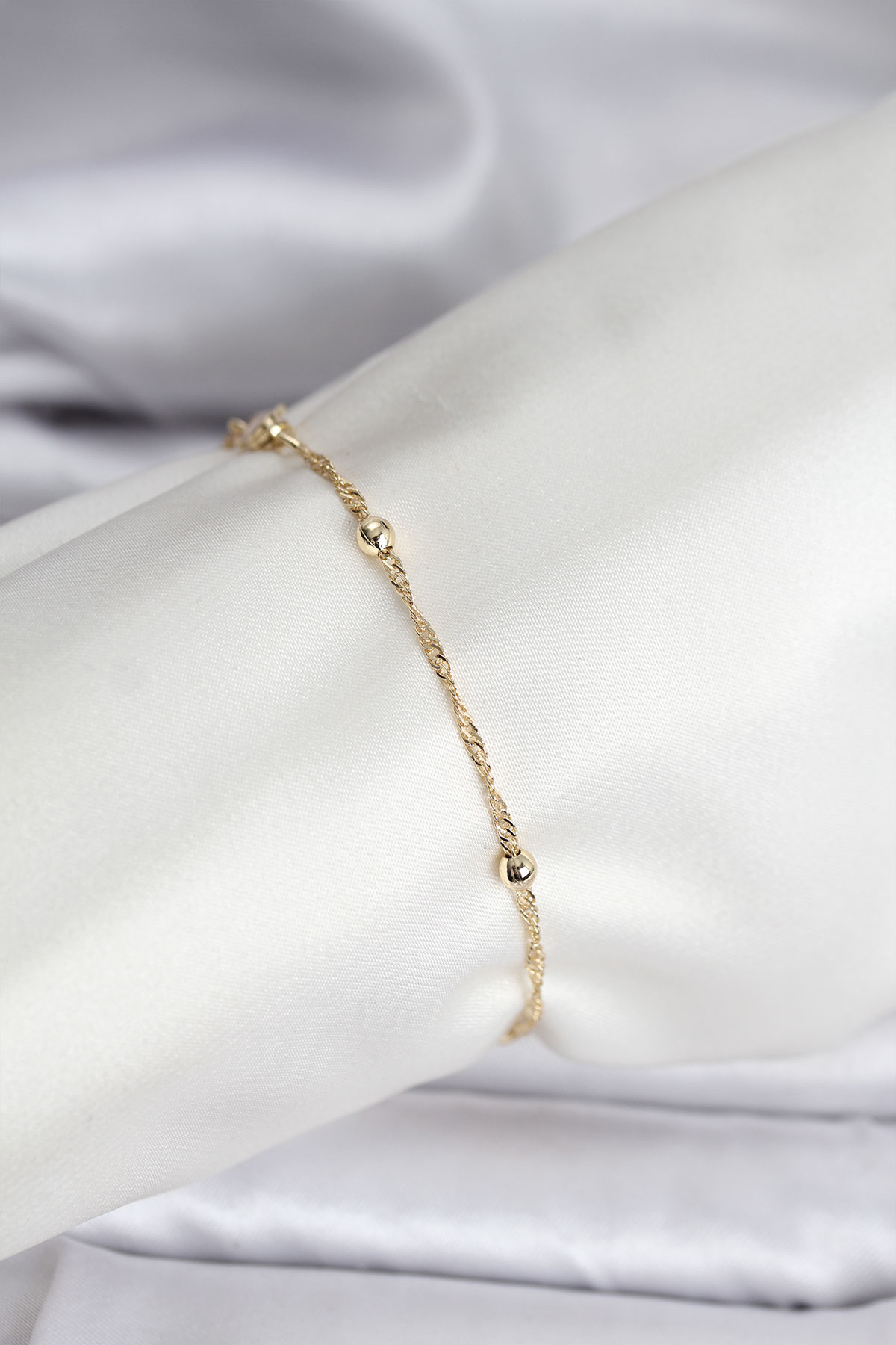 14K Gold Renk Kaplama Topçuklu Model CM Kadın Bileklik 5886