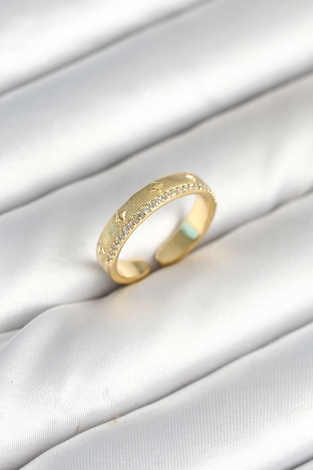Gold Renk Şerit Zirkon Taşlı Kadın Yüzük 5886