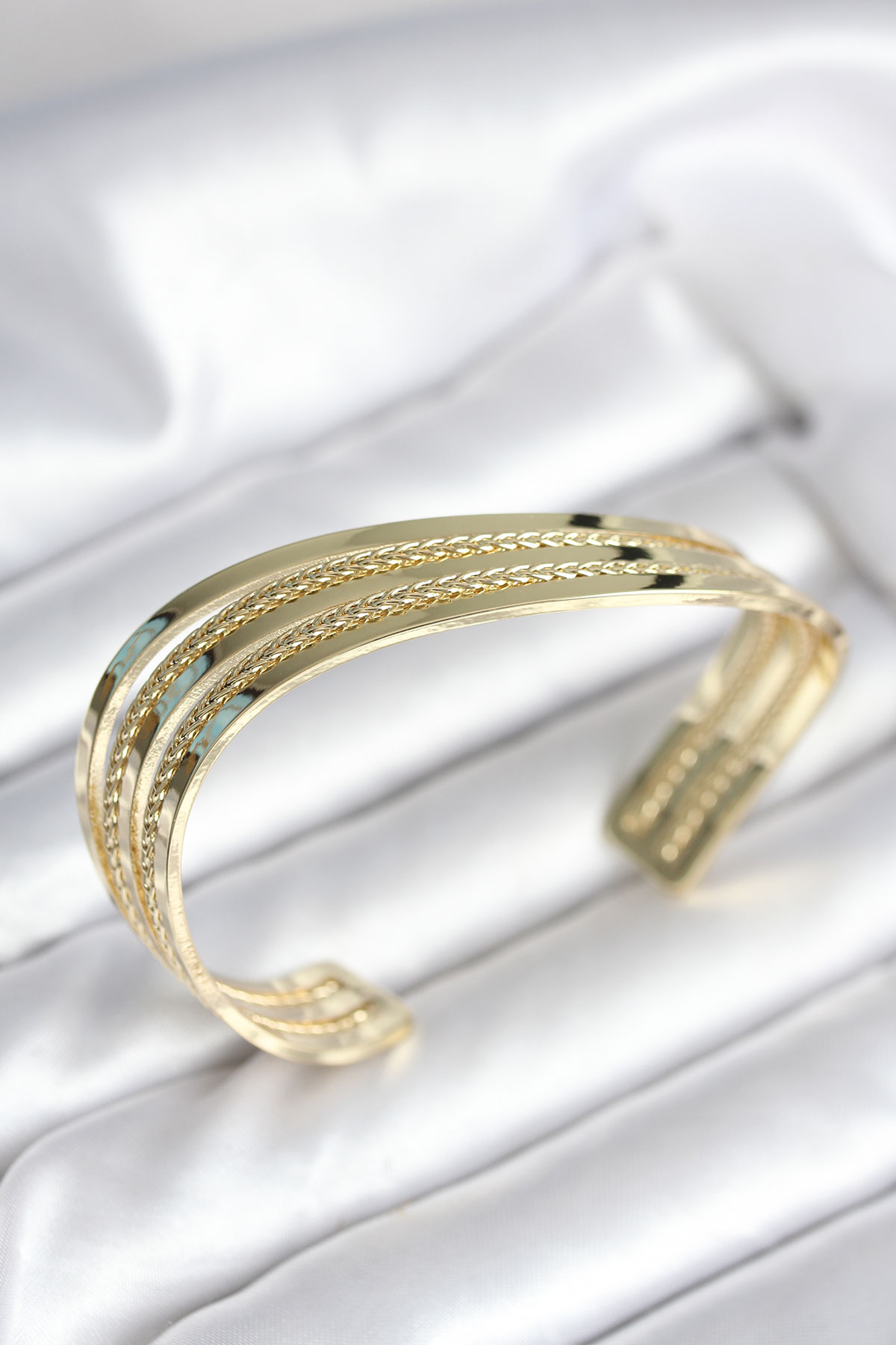 Eğik Şerit Model Gold Renk Pirinç Kadın Bileklik 5886