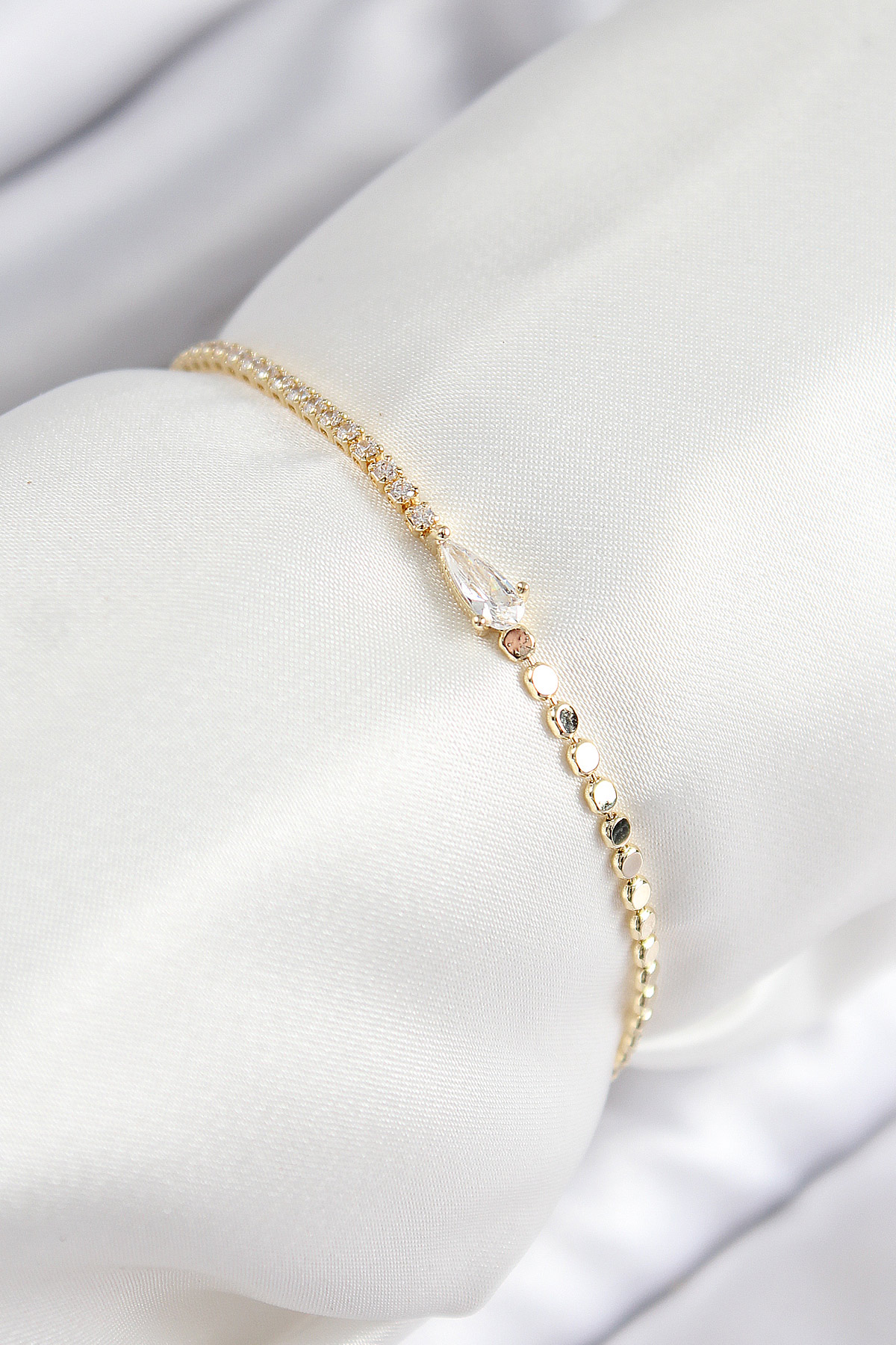 Pirinç Zirkon Taşlı Damla Model Ezme Zincir Gold Renk Kadın Bileklik 5886