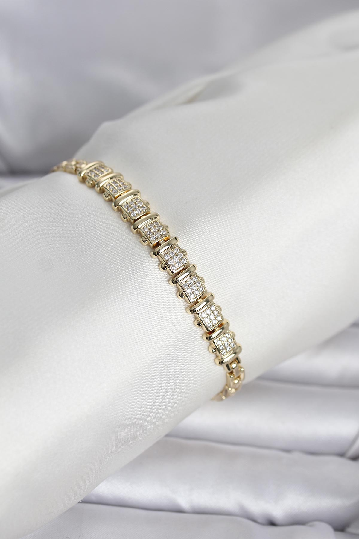 Xuping Model Zirkon Taşlı Gold Renk Kadın Bileklik 5886