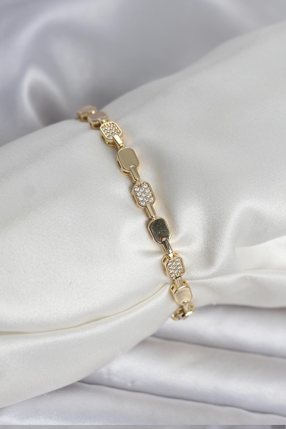 Pirinç Zirkon Taşlı Gold Renk Kadın Bileklik 5886