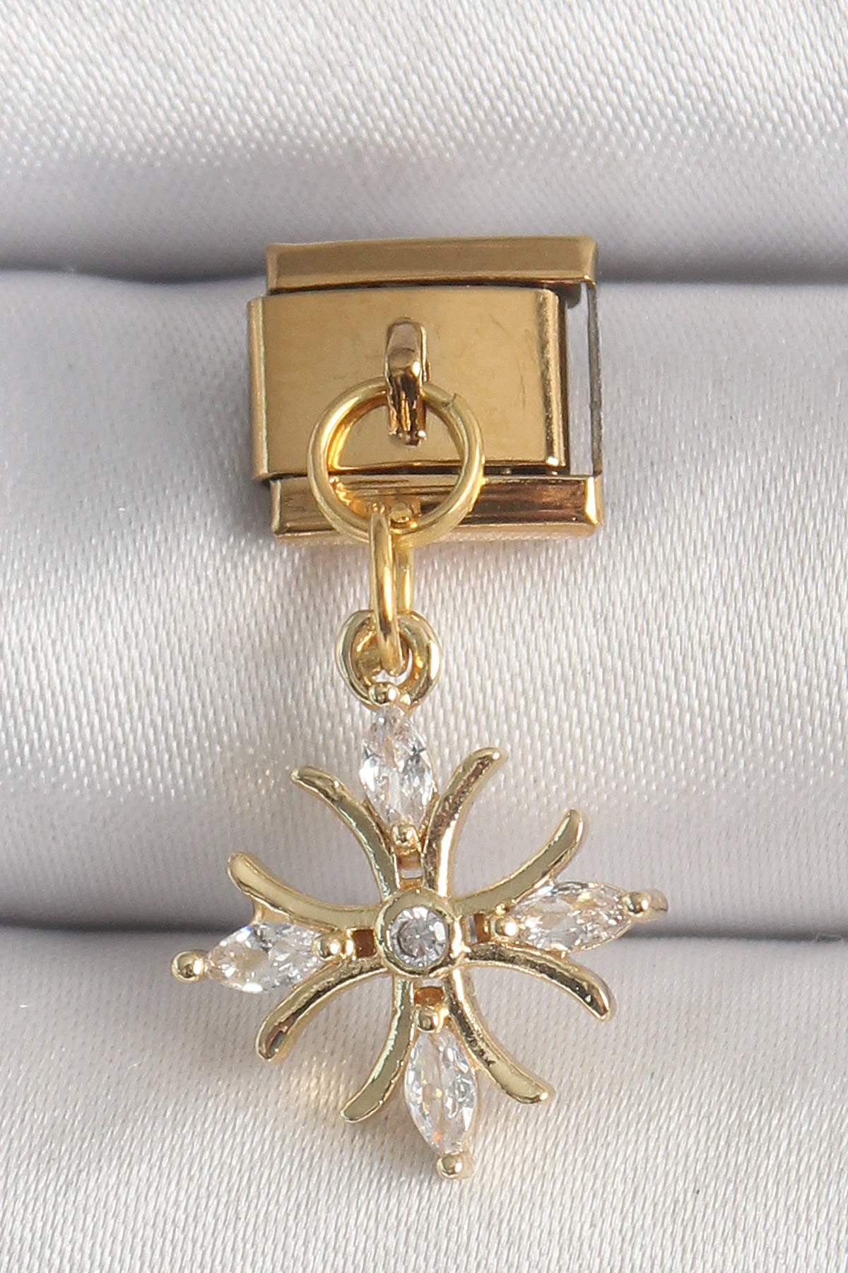 316L Çelik Gold Renk Sallantı Zirkon Taşlı Kar Tanesi Model Nomination Charm 5886