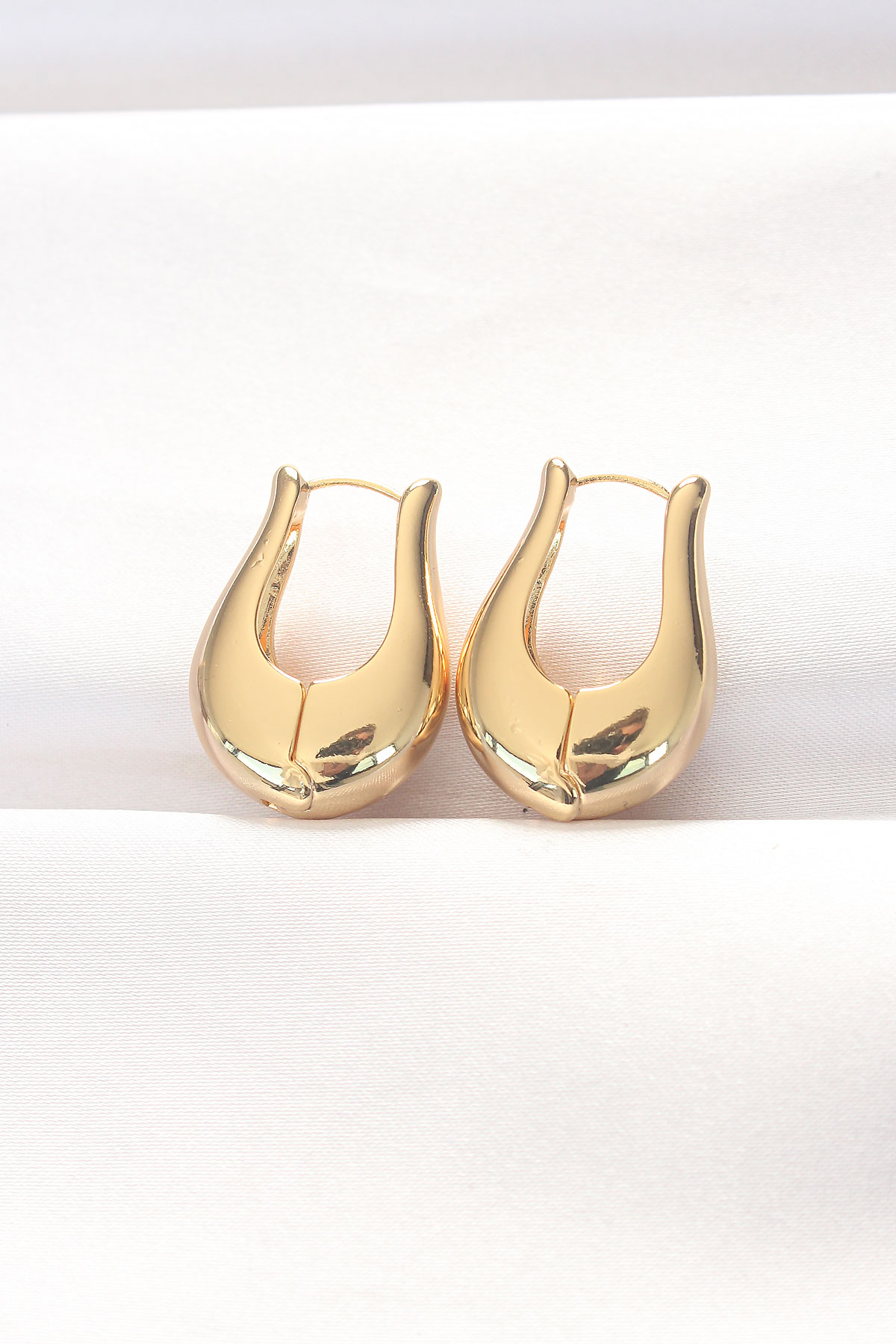 Pirinç Gold Renk Bombeli Küpe 5886