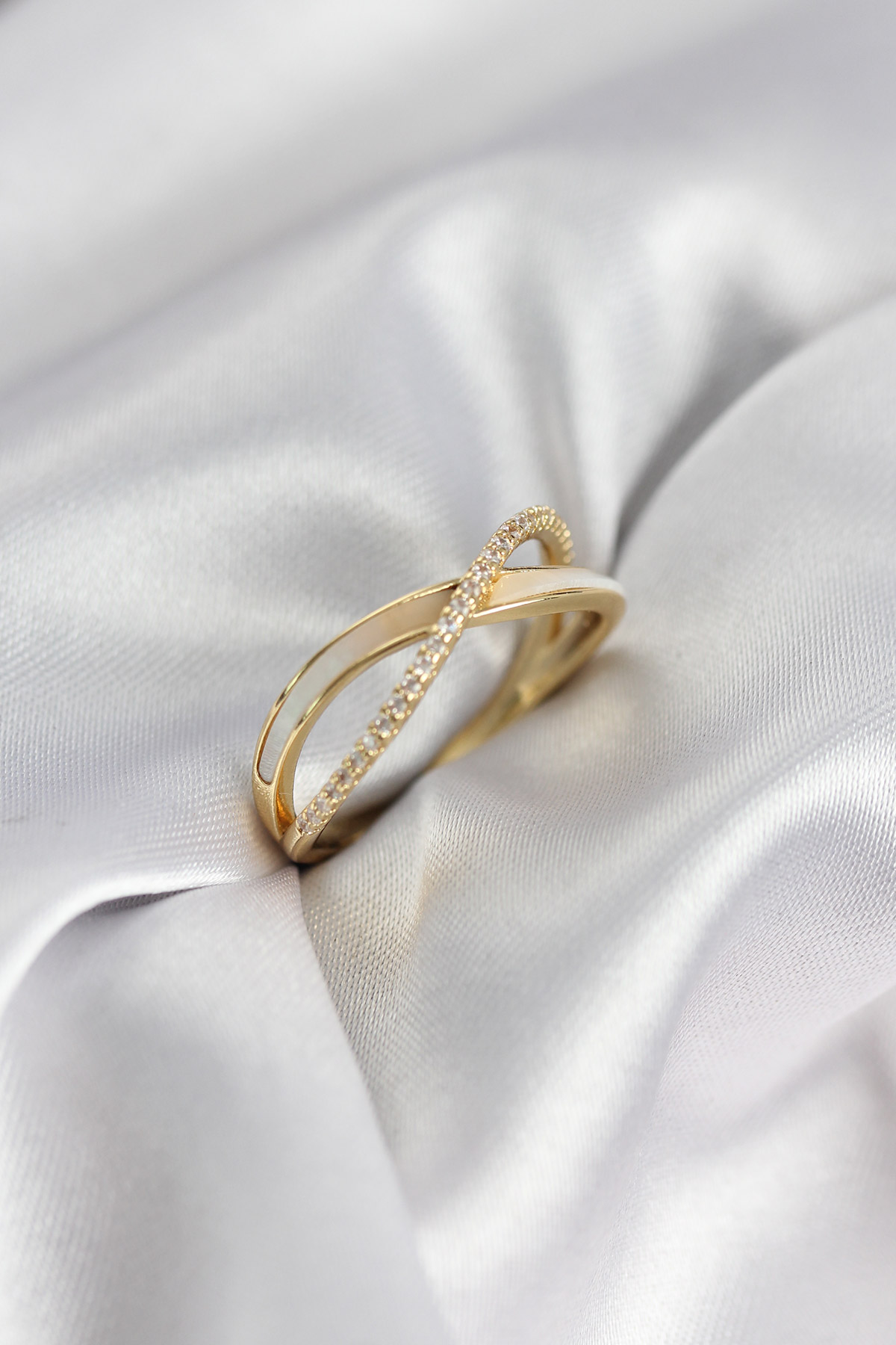Zirkon Taşlı Sarmal Sedefli Gold Renk Kadın Yüzük 5886