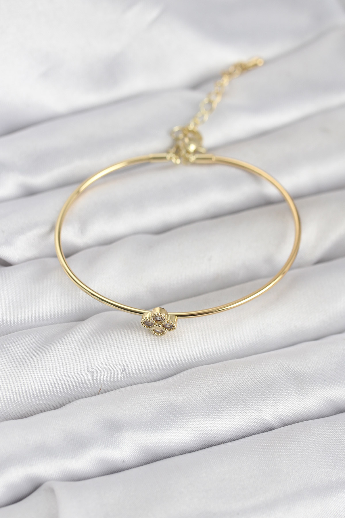 Zirkon Taşlı Yonca Model Gold Renk Kadın Bileklik 5886