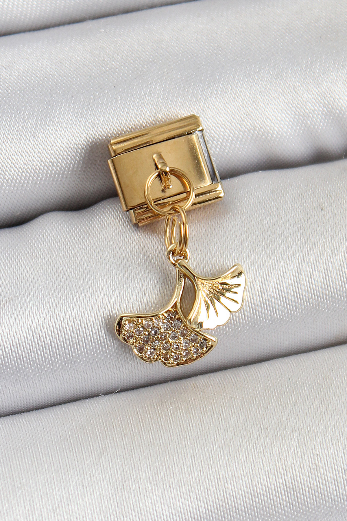 316L Çelik Sallantılı Zirkon Taşlı Balık Kuyruğu Model Gold Renk Nomination Charm 5886