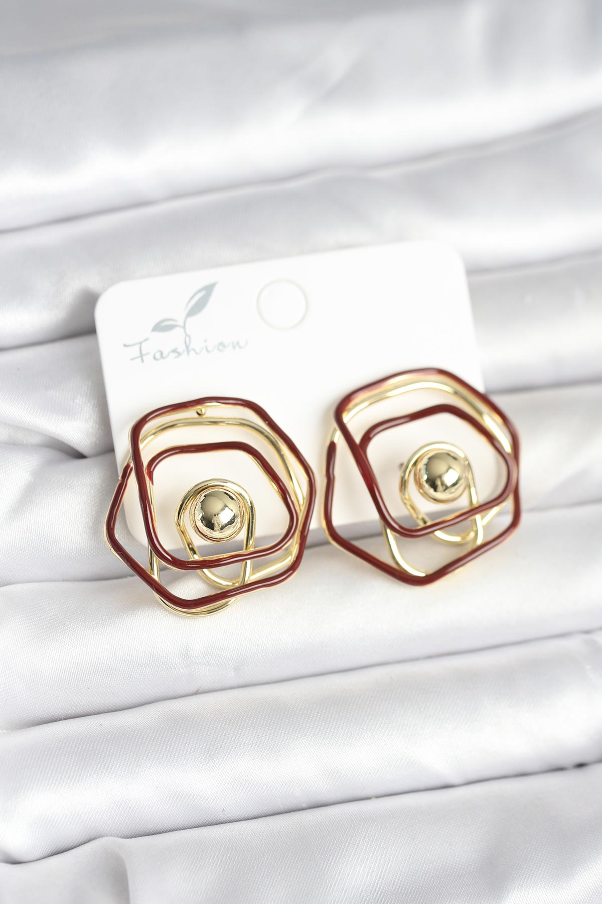 Pirinç Gold Renk Bordo Mineli Geometrik Gül Model Kadın Küpe 5886