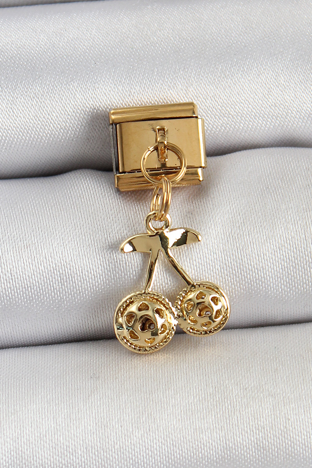 316L Çelik Sallantılı Zirkon Taşlı Fiyonk Model Gold Renk Nomination C316L Çelik Sallantılı Kiraz Model Gold Renk Nomination Charm 5886
