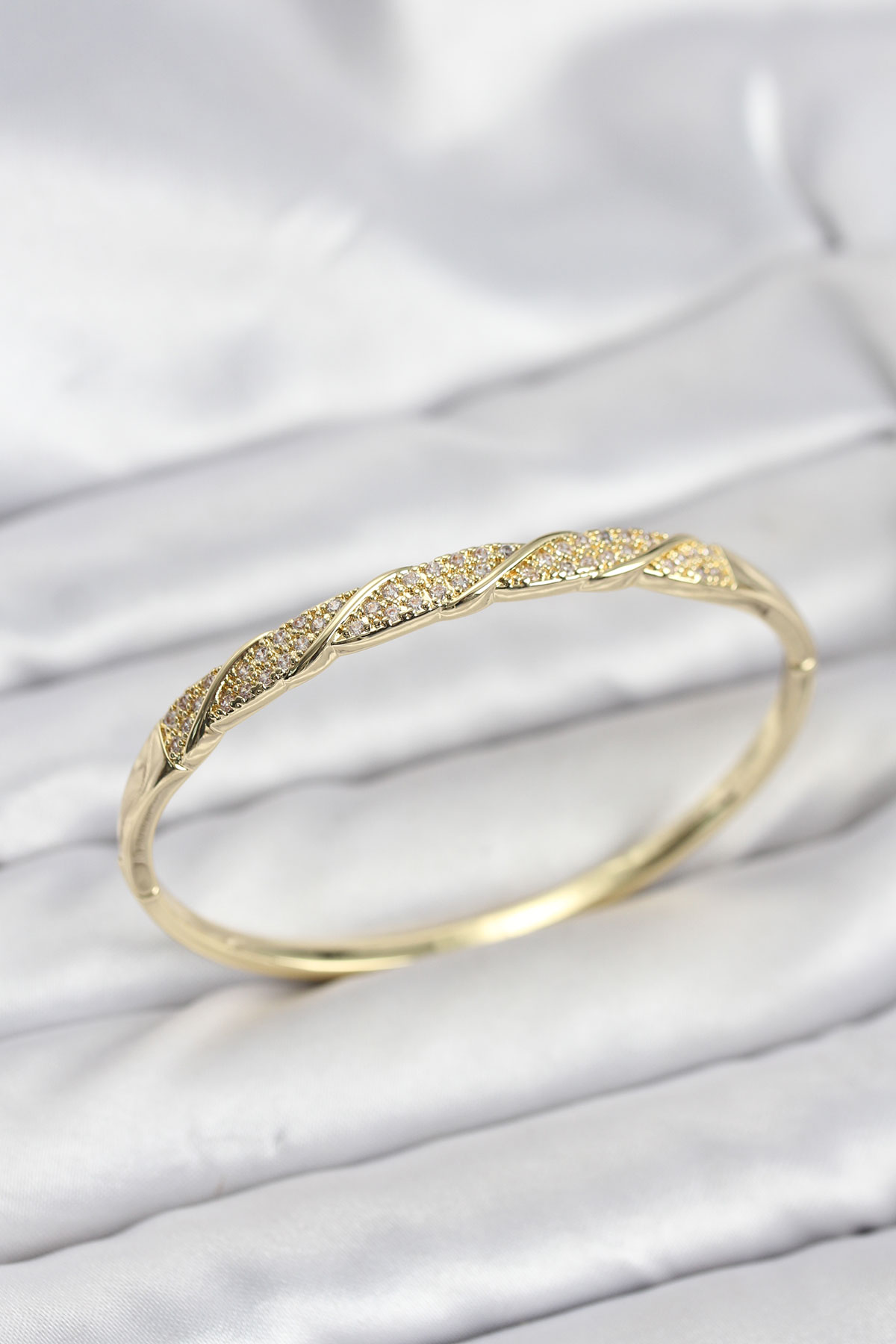 Pirinç Gold Renk Zirkon Taşlı Model Kadın Kelepçe Bileklik 5886