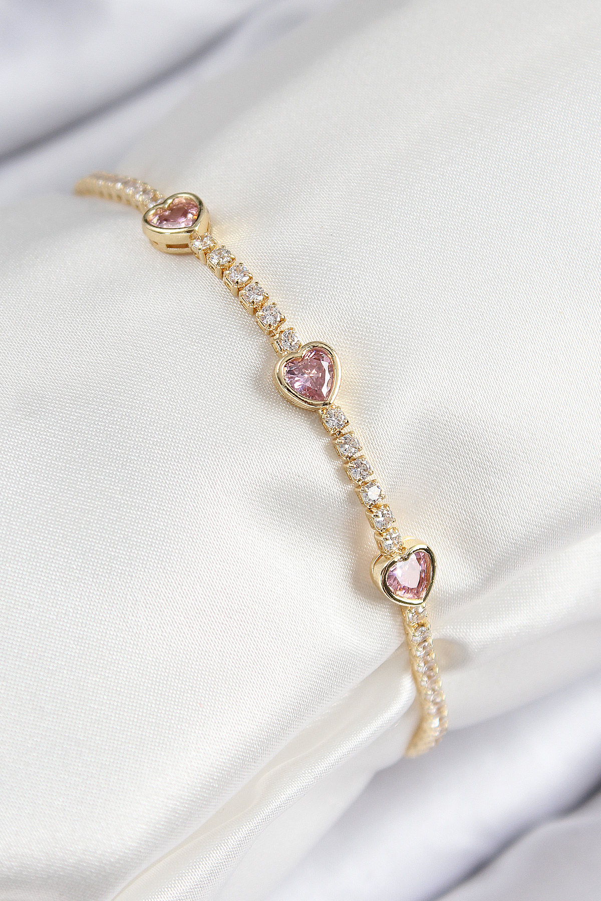 Pirinç Zirkon Taşlı Pembe Kalp Model Gold Renk Kadın Bileklik 5886