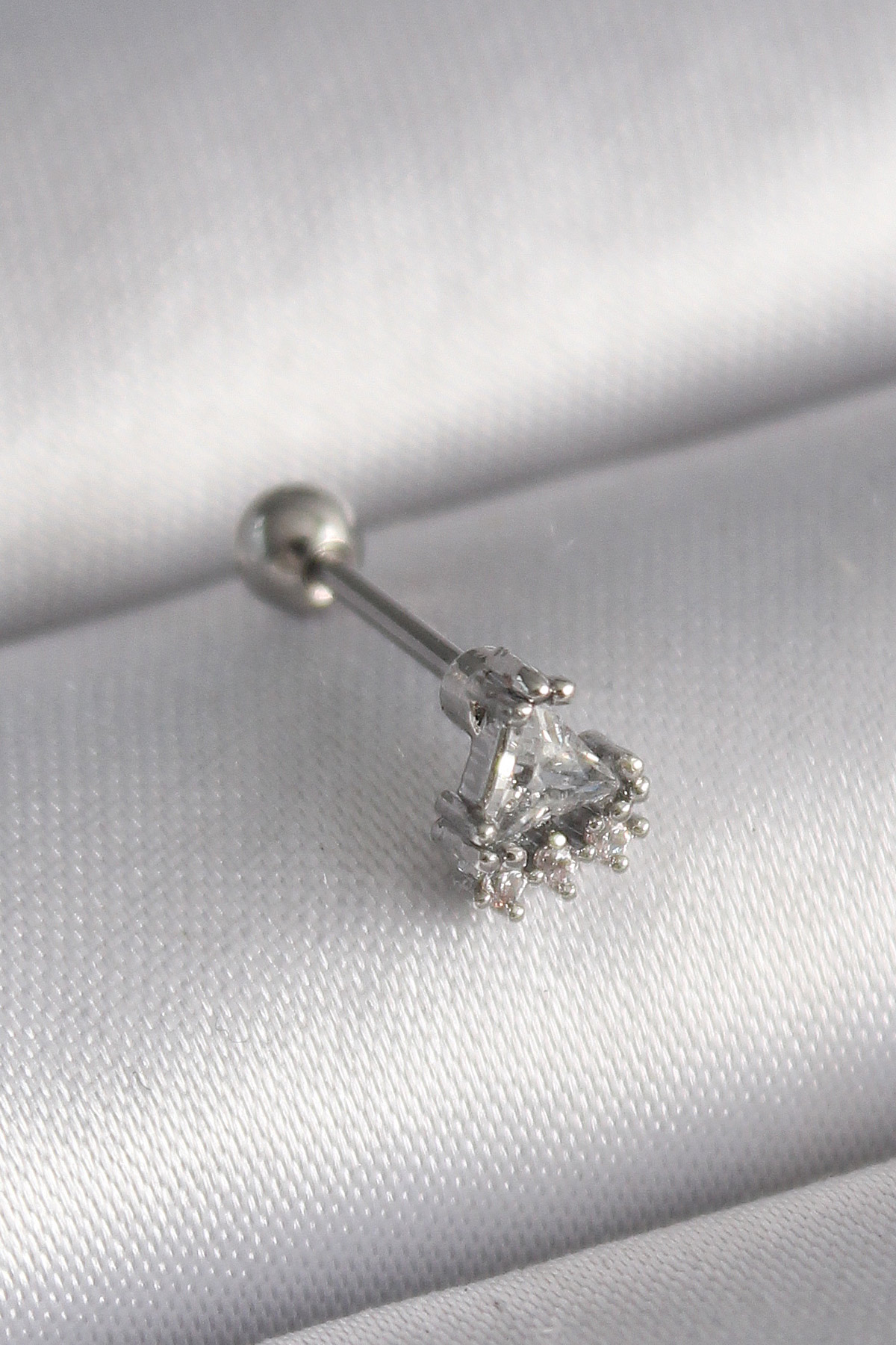 316L Çelik Gümüş Renk Üçgen Zirkon Taşlı Tragus Piercing 5886