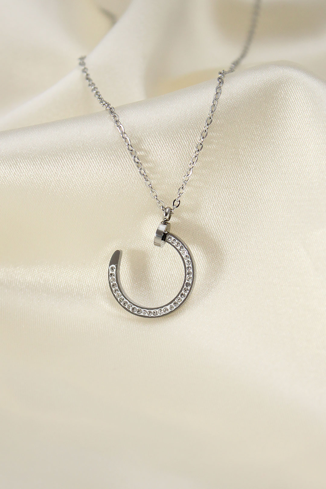 Çelik Silver Renk Zirkon Taşlı Çivi Model Kadın Kolye 5886