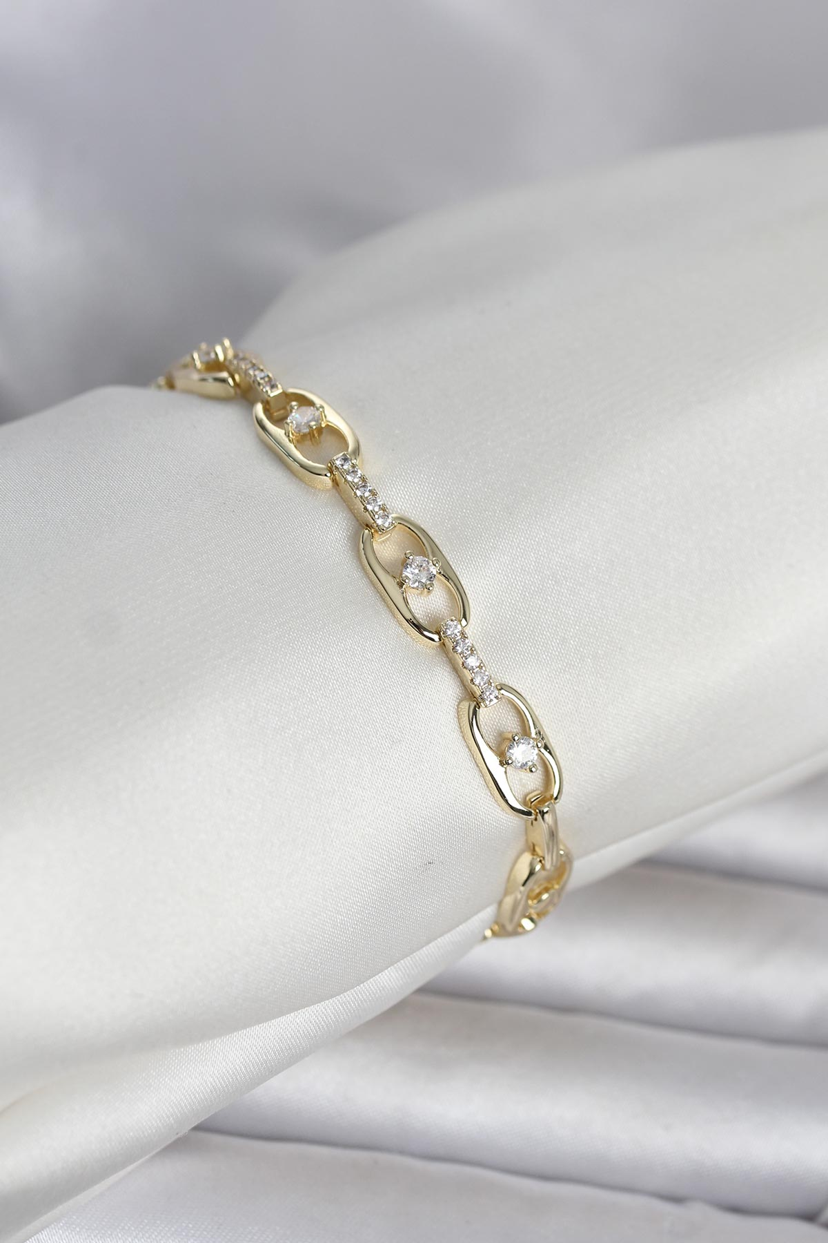 Pirinç Gold Renk Zirkon Taşlı Kadın Bileklik 5886