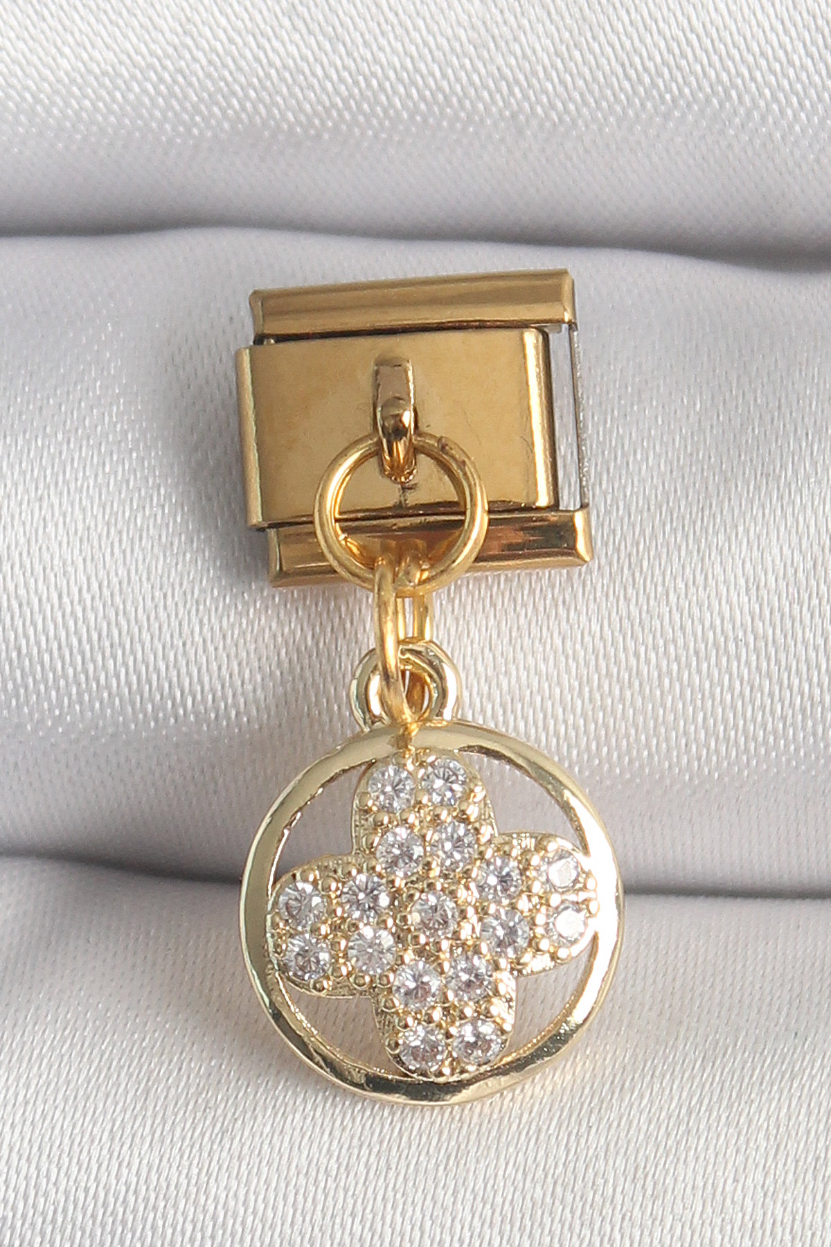 316L Çelik Gold Renk Sallantı Zirkon Taşlı Yonca Model Nomination Charm 5886