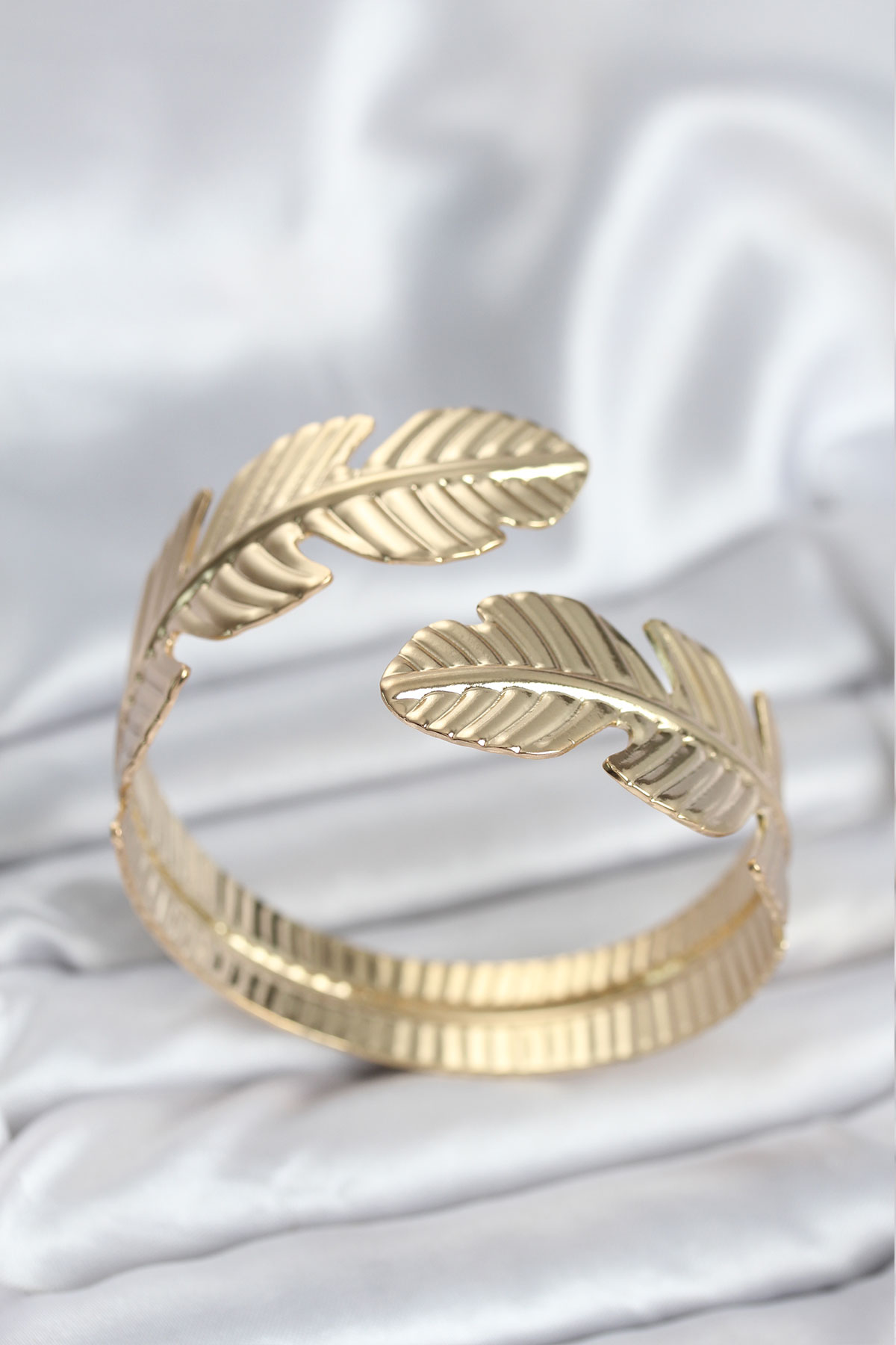 Yaprak Model Gold Renk Kadın Bileklik 5886