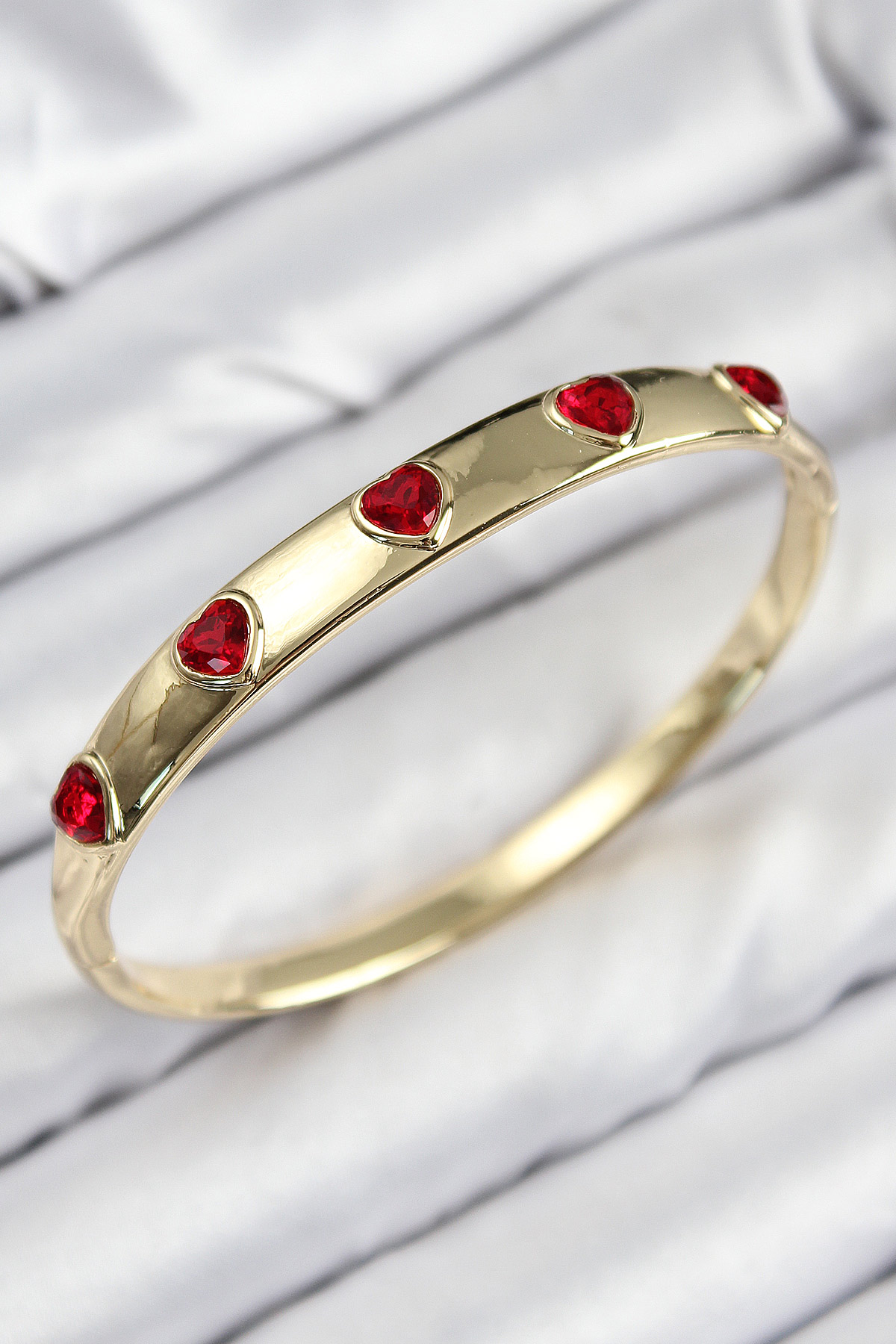 Pirinç Zirkon Taşlı Kırmızı Kalp Model Gold Renk Kadın Kelepçe 5886
