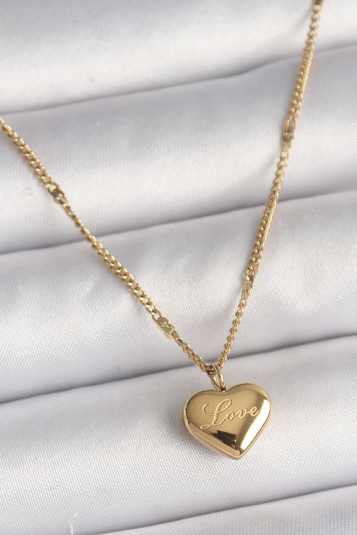 316L Çelik Gold Renk Zincir Love İşlemeli Kalp Figür Kadın Kolye 5886
