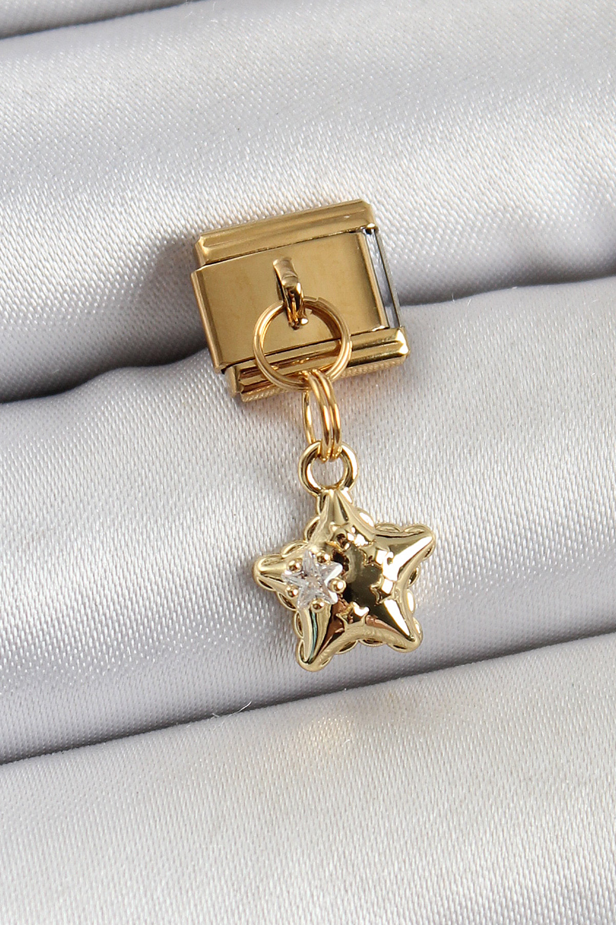 316L Çelik Sallantılı Zirkon Taşlı Yıldız Model Gold Renk Nomination Charm 5886