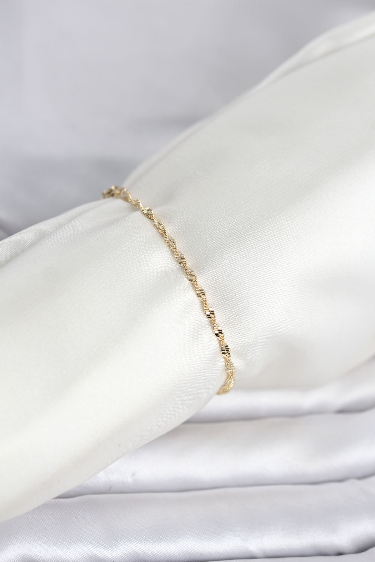 CM 14K Gold Renk Yassı Ezme Burgu Model Kadın Bileklik 5886