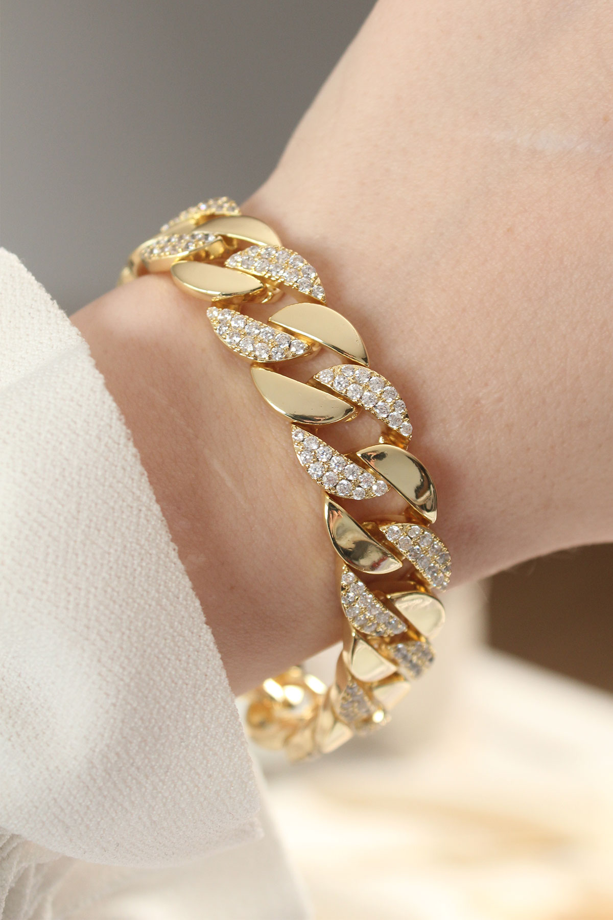 Vip Seri Pirinç Zirkon Taşlı Gold Renk Gurmet Bileklik 5886