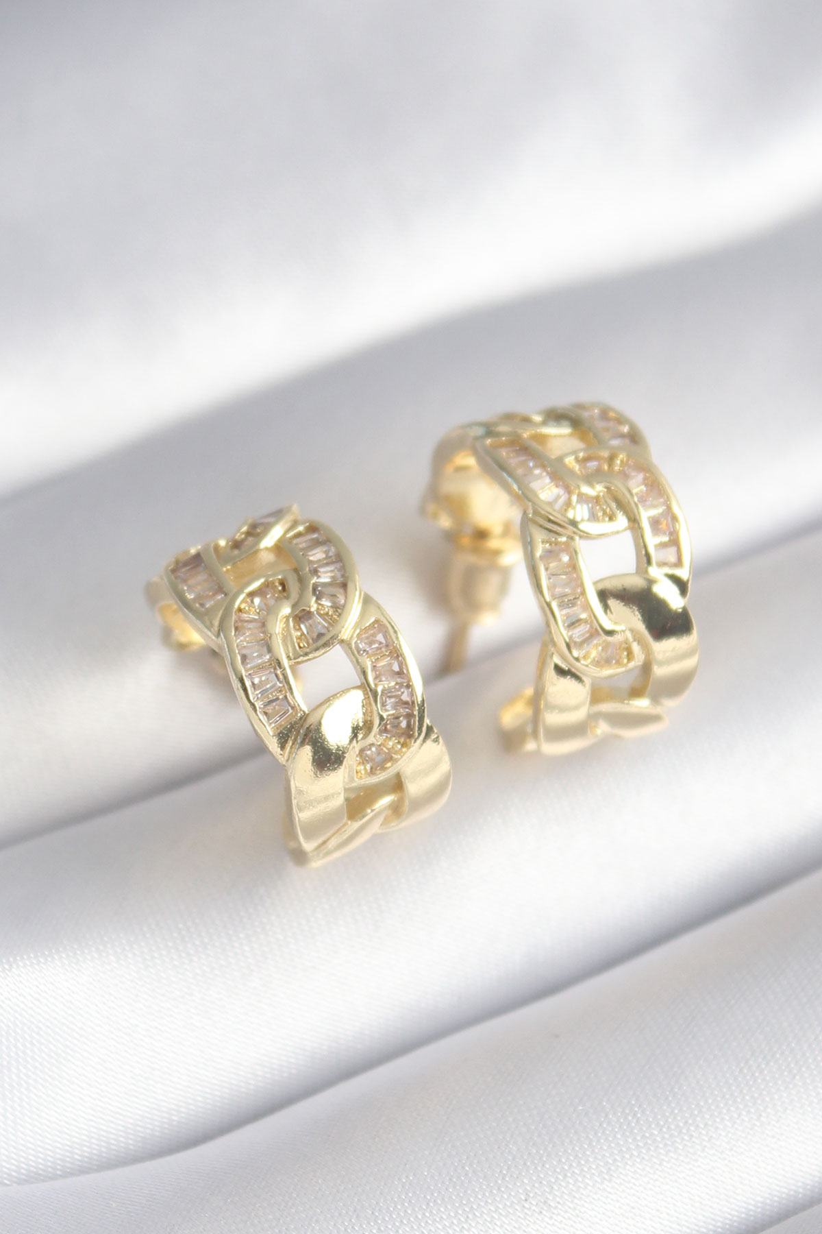 Pirinç Gold Renk Zirkon Taş Detay Zincir Model Kadın Küpe 5886