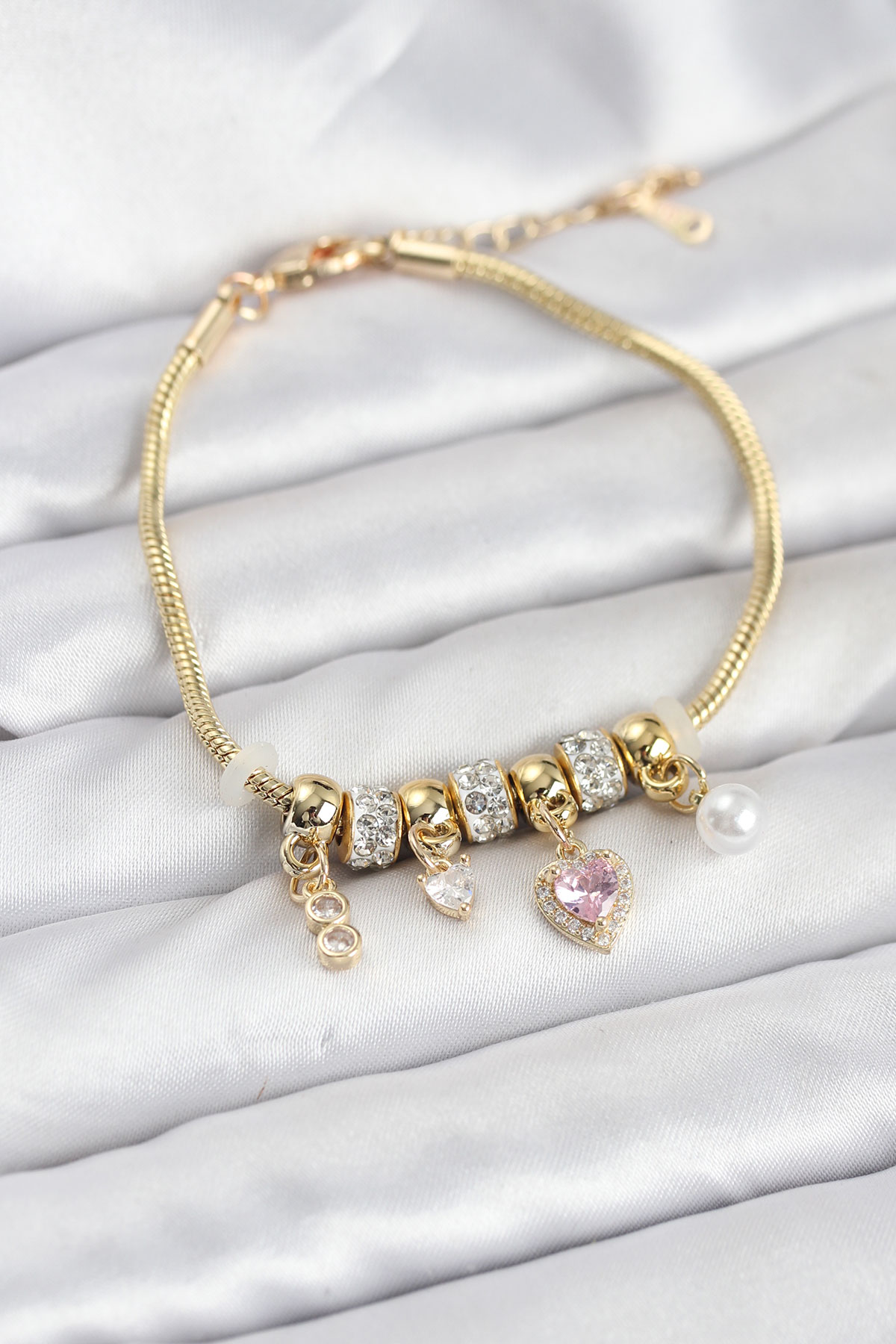 Pirinç Gold Renk Pembe Kalp Charmlı Kadın Bileklik 5886
