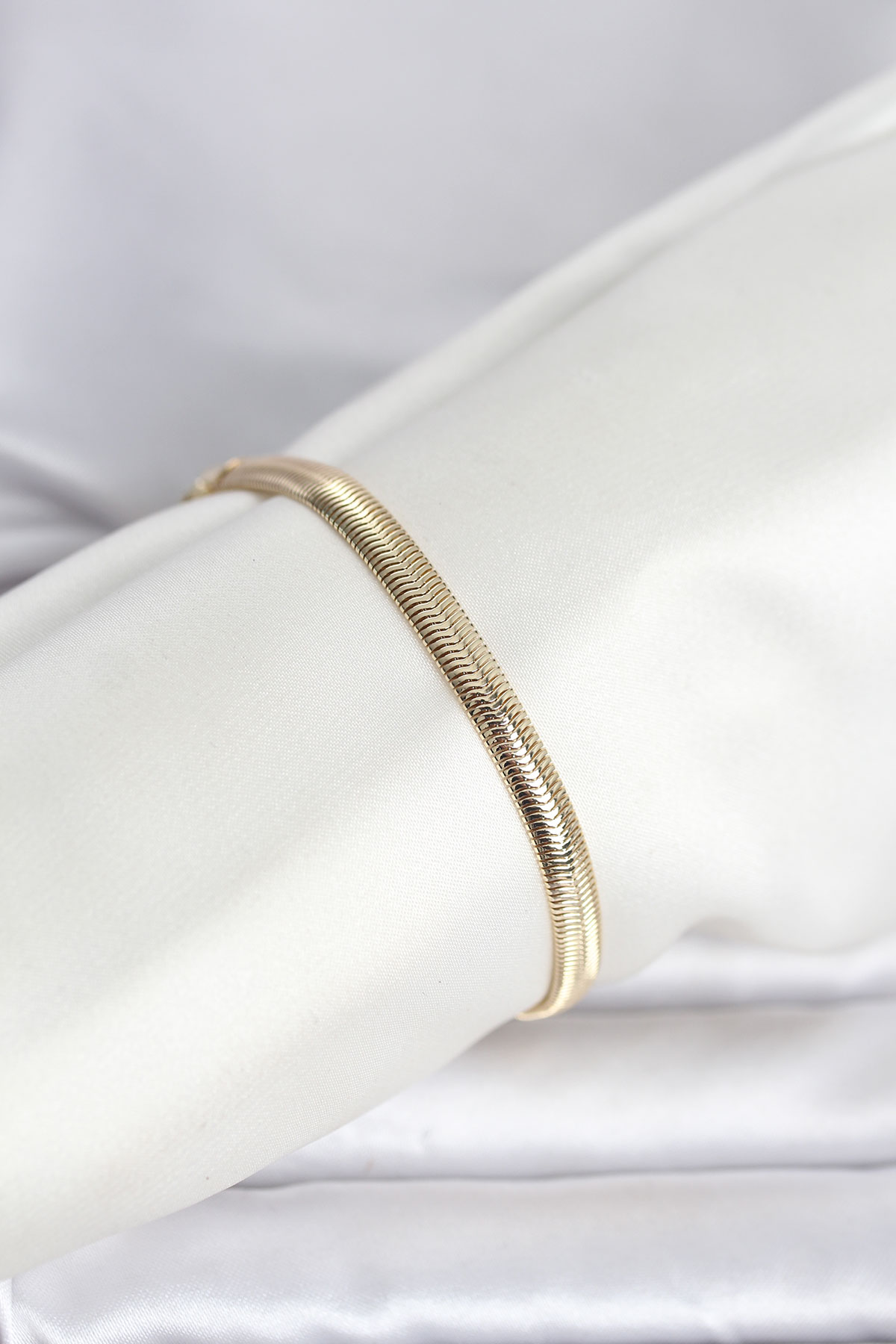 CM 14K Gold Renk Yassı Zincir Yılan Model Kadın Bileklik 5886