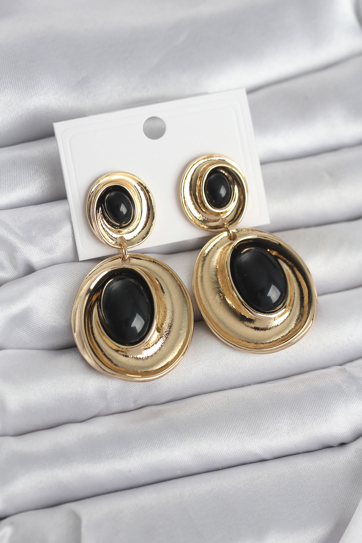 Siyah Sallantılı Damla Model Gold Renk Vintage Kadın Küpe 5886