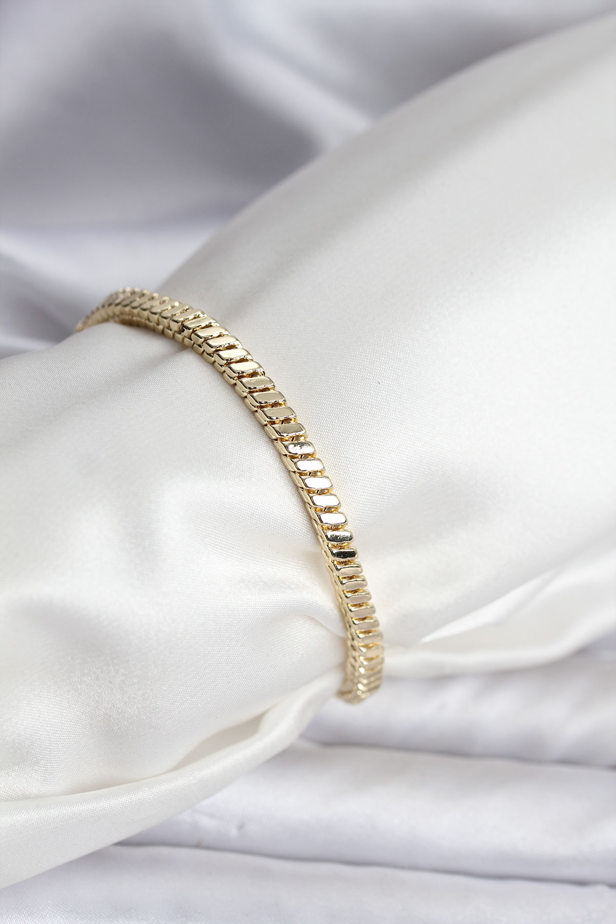 14K Gold Renk Kaplama Kare Zincir Model CM Kadın Bileklik 5886