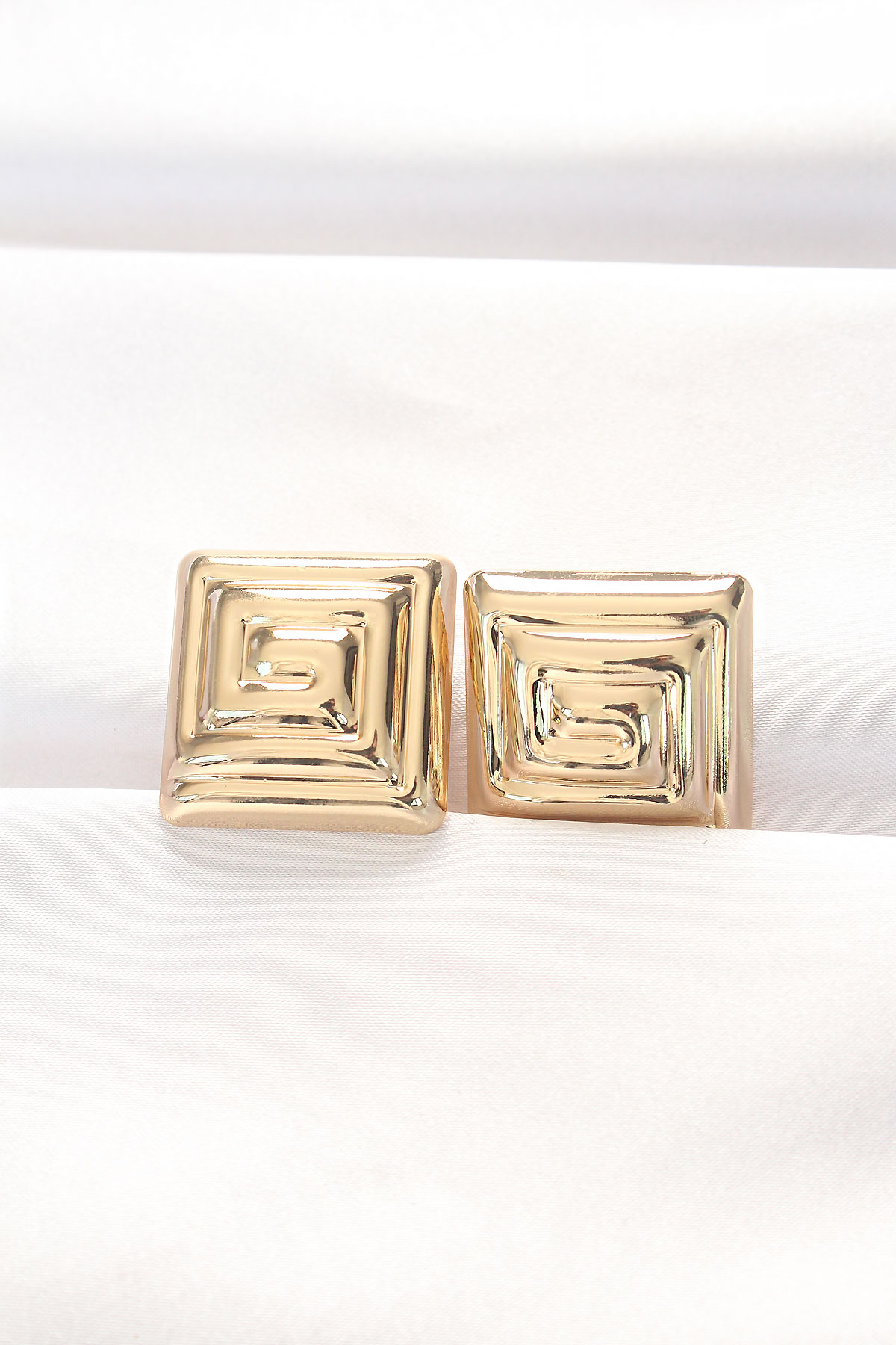 Pirinç Gold Renk Kare Form Küpe 5886
