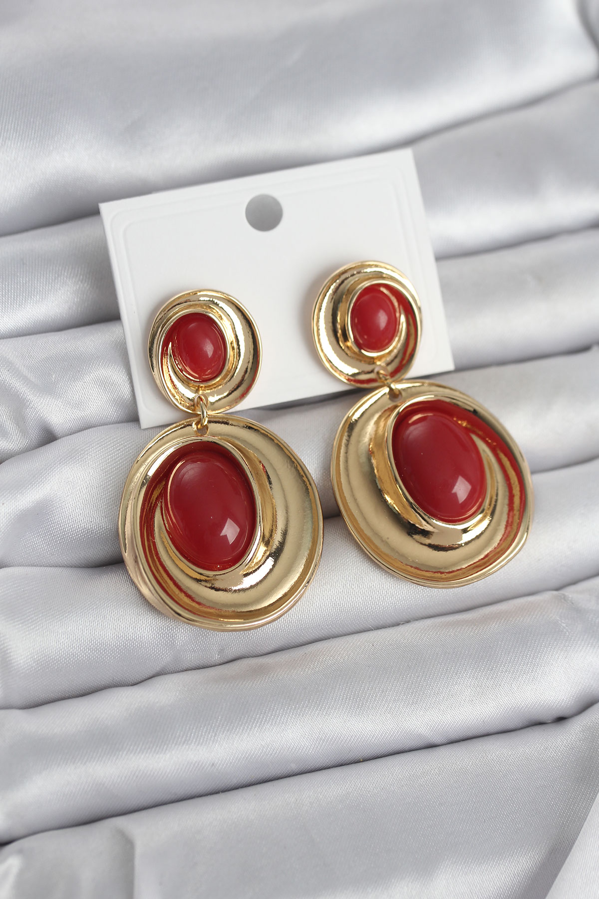 Kırmızı Sallantılı Damla Model Gold Renk Vintage Kadın Küpe 5886