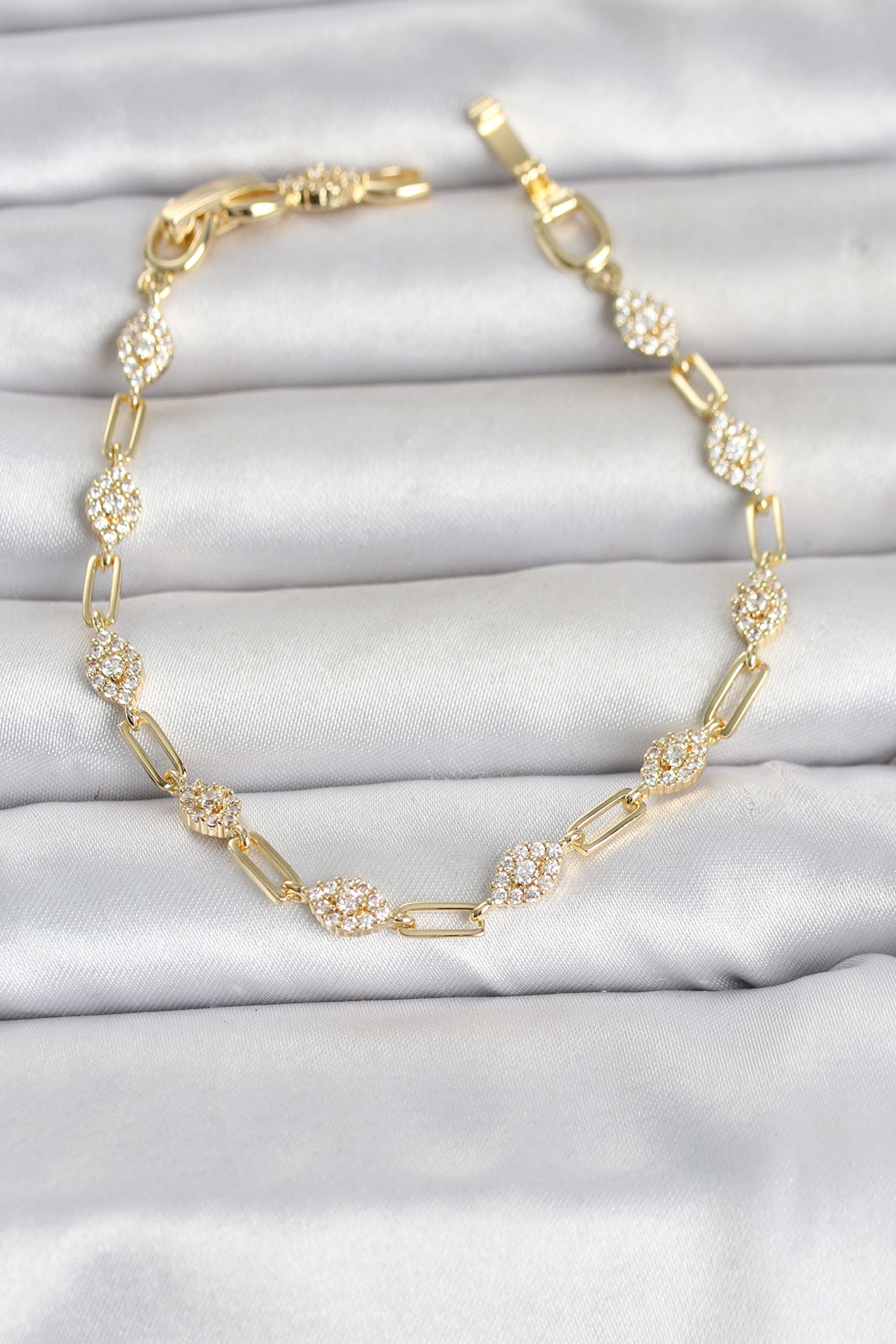 Gold Renk Zirkon Taşlı Ataç Zincir Model Kadın Bileklik 5886
