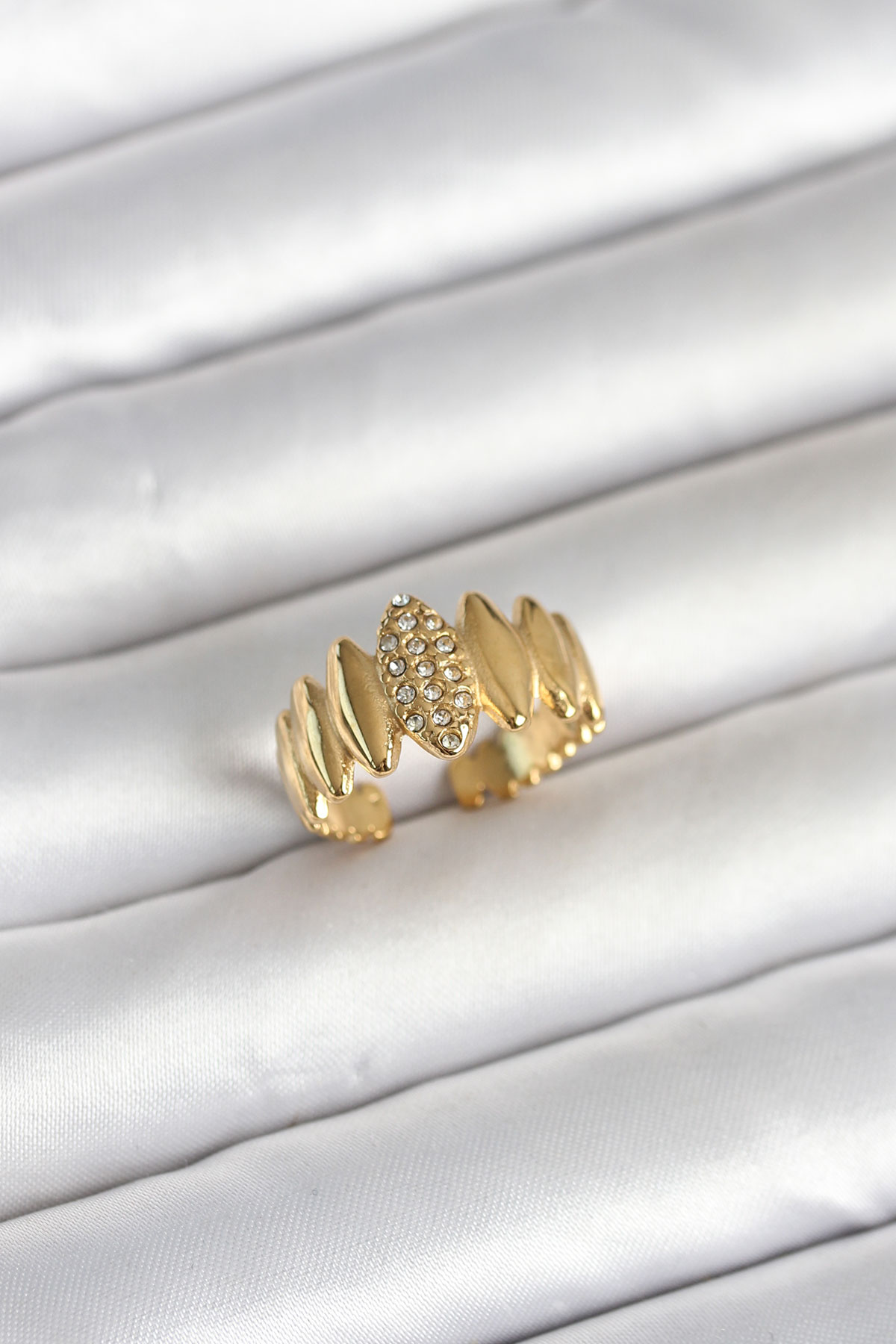 316L Çelik Gold Renk Zirkon Taşlı Vintage Model Kadın Yüzük 5886
