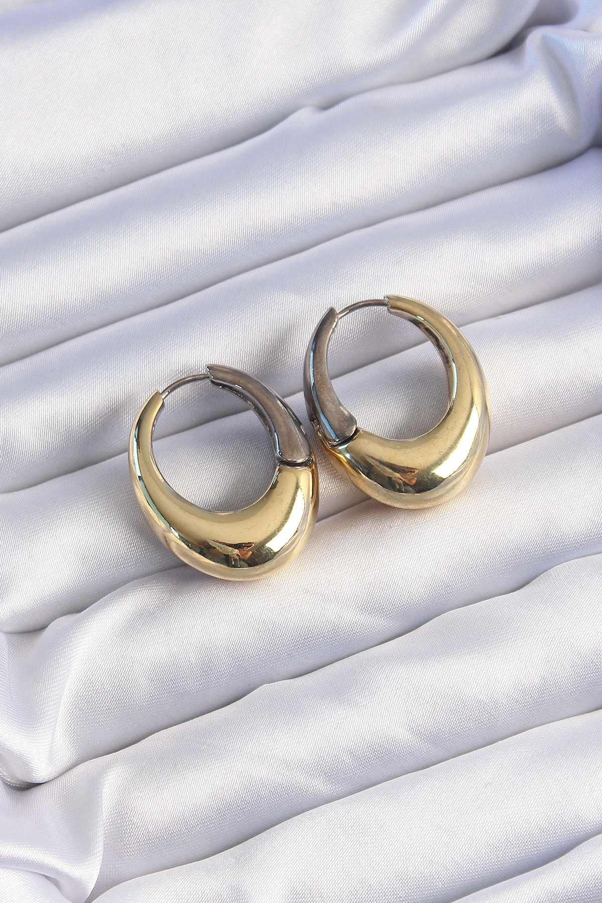 Pirinç Gold Gümüş Renkli Oval Bombeli Küpe 5886