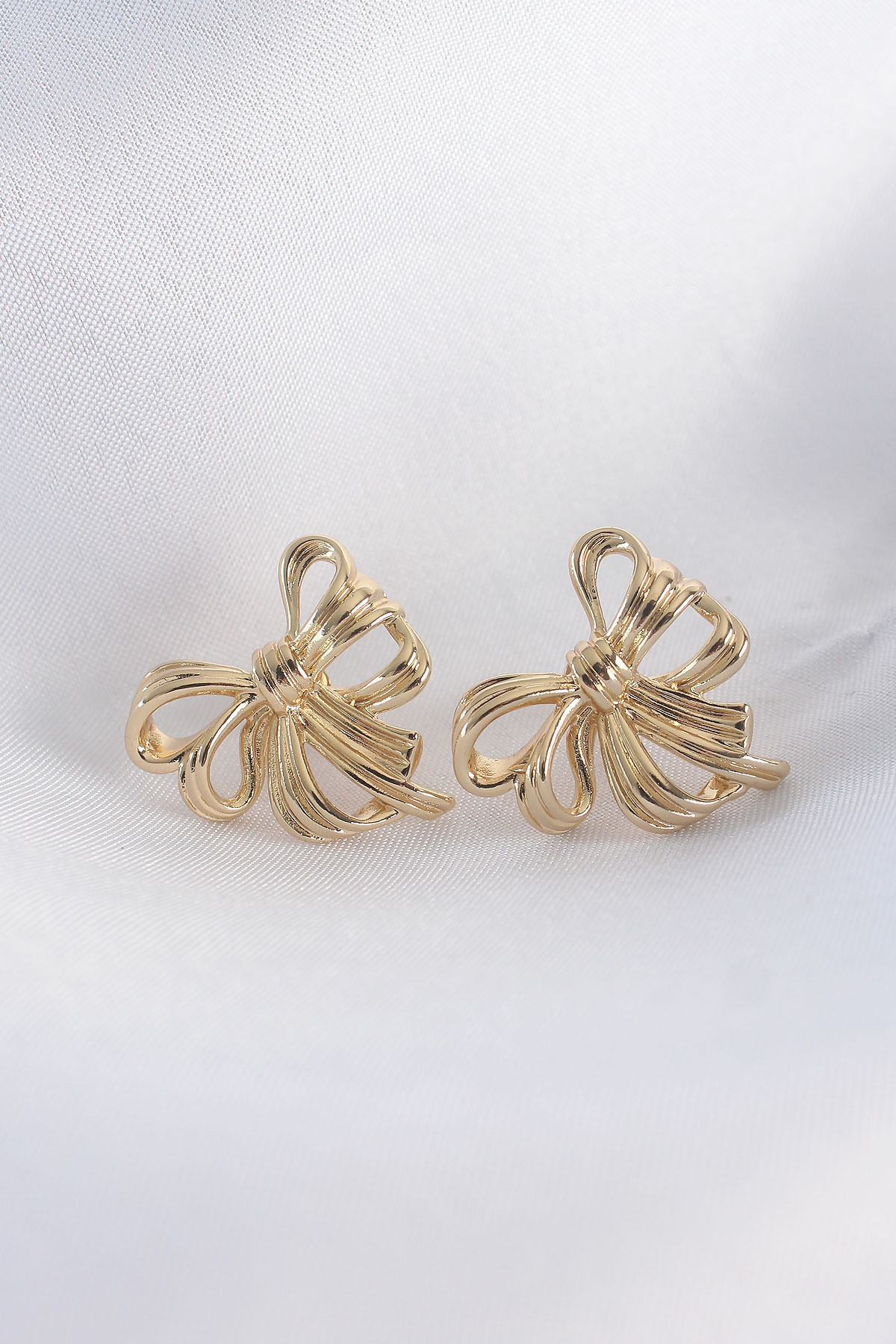 Pirinç Gold Renk Fiyonk Küpe 5886