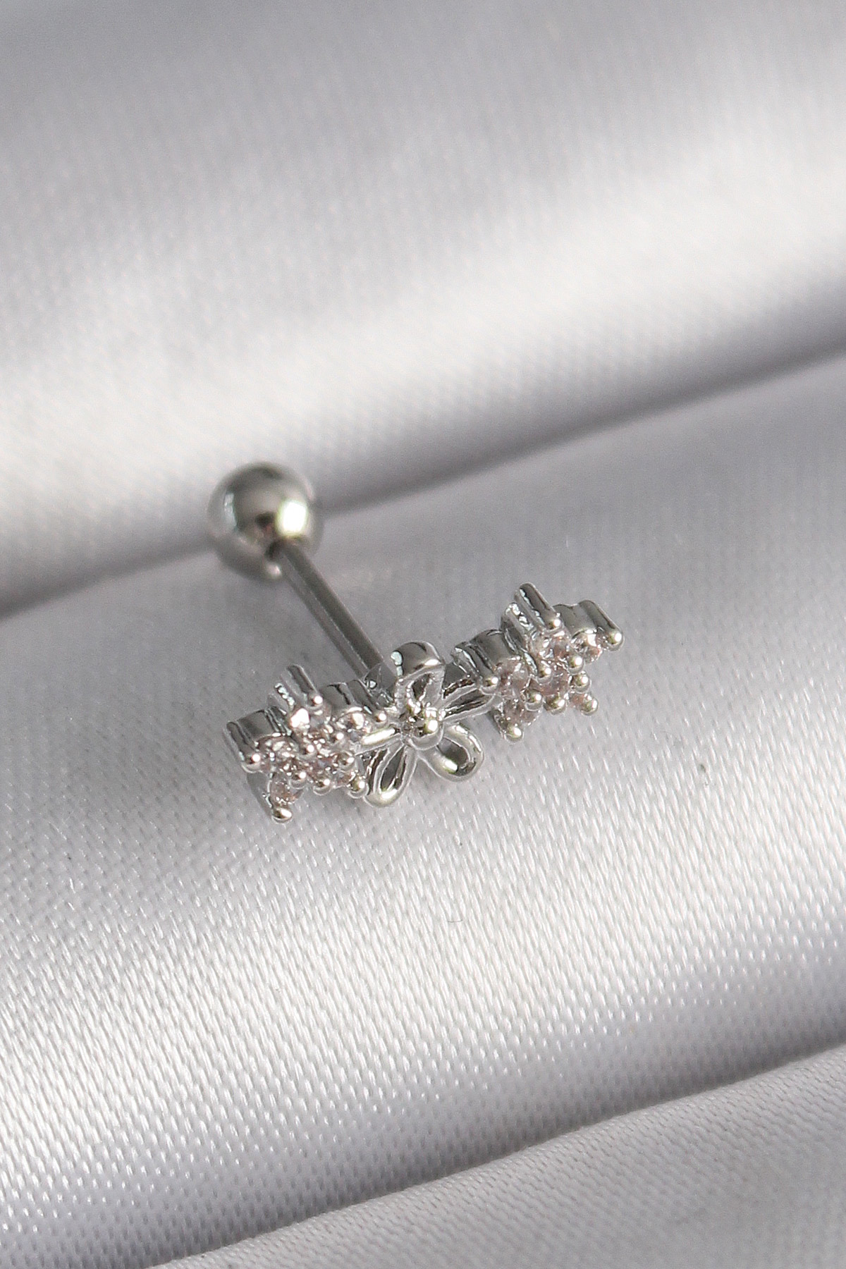 316L Çelik Gümüş Renk Zirkon Taşlı Çiçek Tragus Piercing 5886