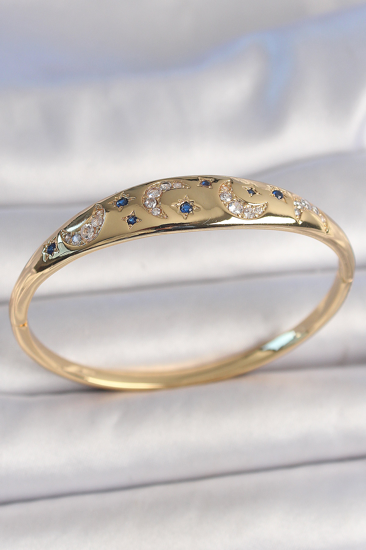 Pirinç Gold Renk Zirkon Taşlı Hilal İşleme Mavi Taşlı Yıldız Detay Kadın Kelepçe 5886