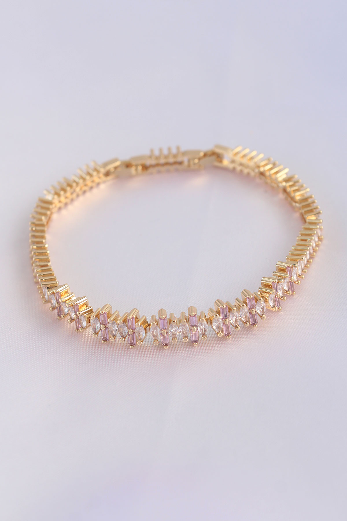 Vip Seri Pirinç Pembe Zirkon Taşlı Gold Renk Baget Model Bileklik 5886
