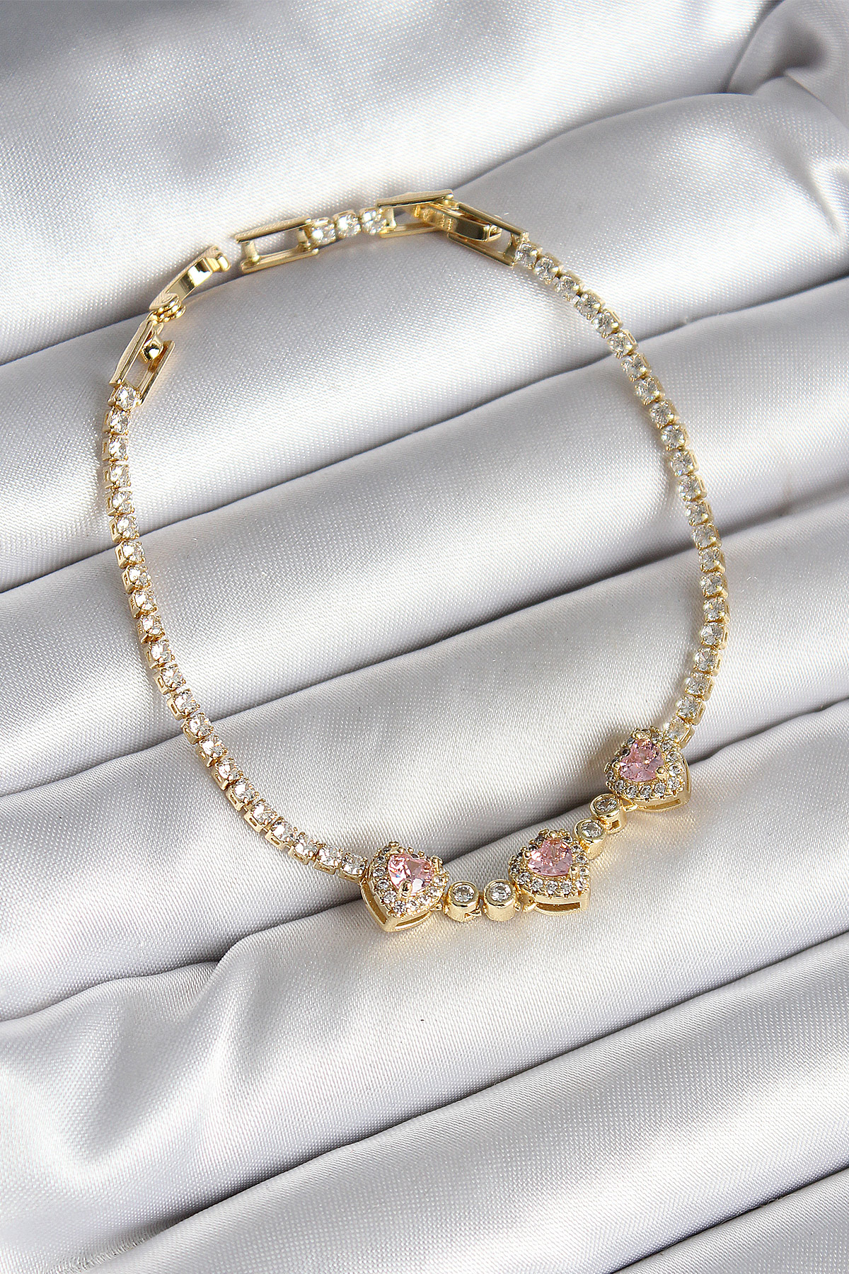 Pirinç Sıralı Pembe Kalp Figürlü Zirkon Taşlı Gold Renk Kadın Bileklik 5886