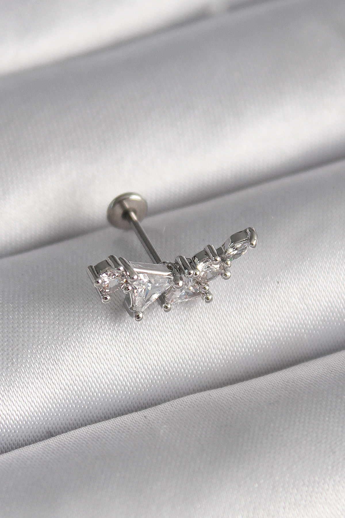 316L Çelik Gümüş Renk Zirkon Taşlı Tragus Piercing 5886
