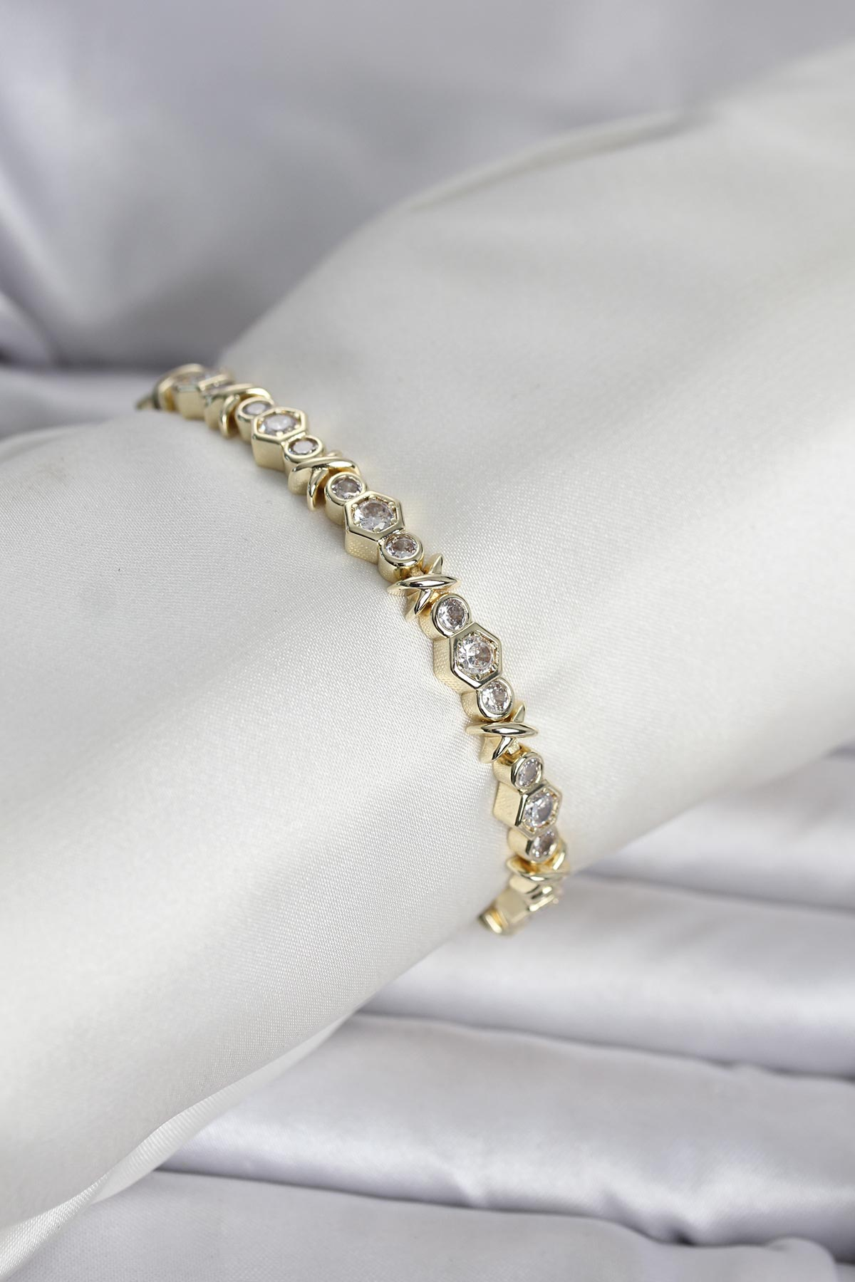 Pirinç Gold Renk Petek Model Zirkon Taşlı Kadın Bileklik 5886