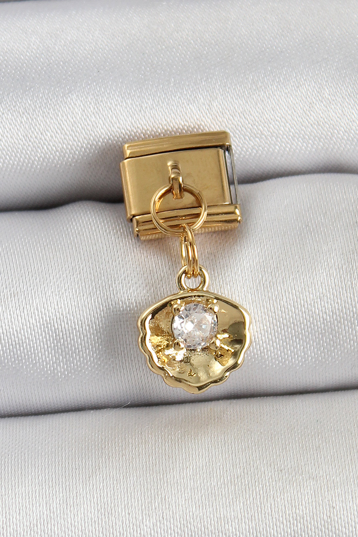 316L Çelik Sallantılı Zirkon Taşlı İstiridye Model Gold Renk Nomination Charm 5886