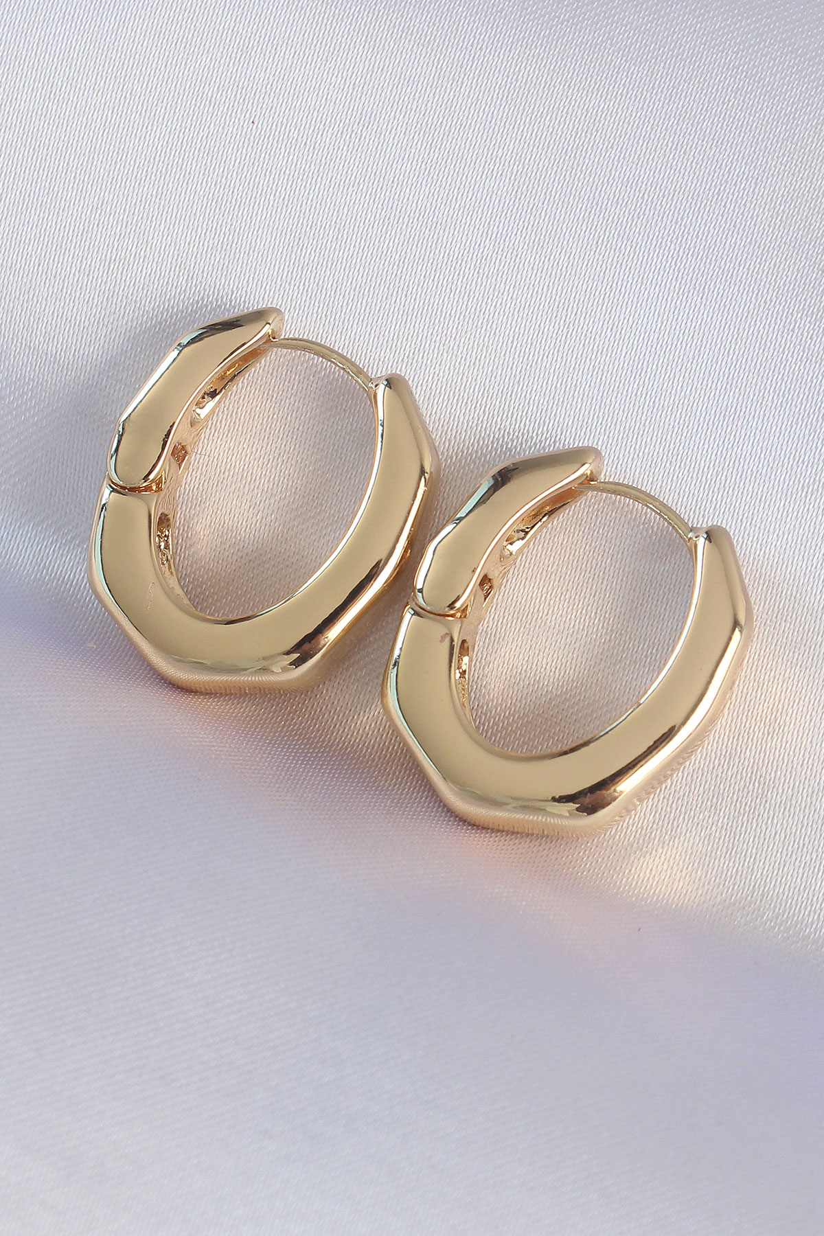 Pirinç Gold Renk Kalın Kemik Model Küpe 5886