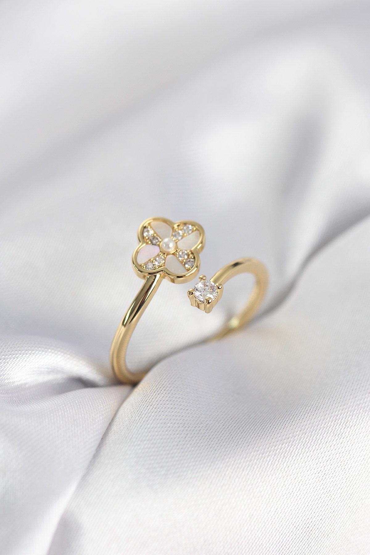 Gold Renk Zirkon Taşlı Yonca Model Kadın Yüzük 5886