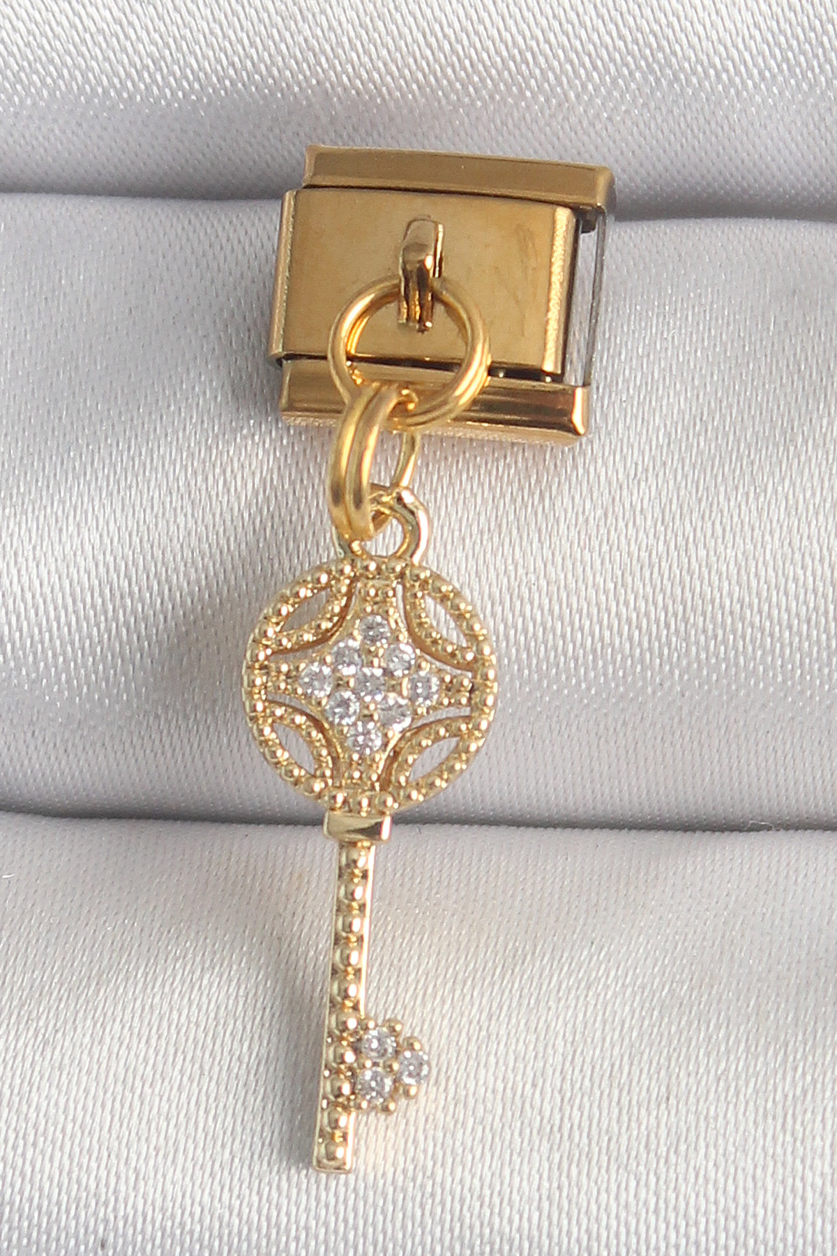 316L Çelik Gold Renk Sallantı Zirkon Taşlı Anahtar Model Nomination Charm 5886