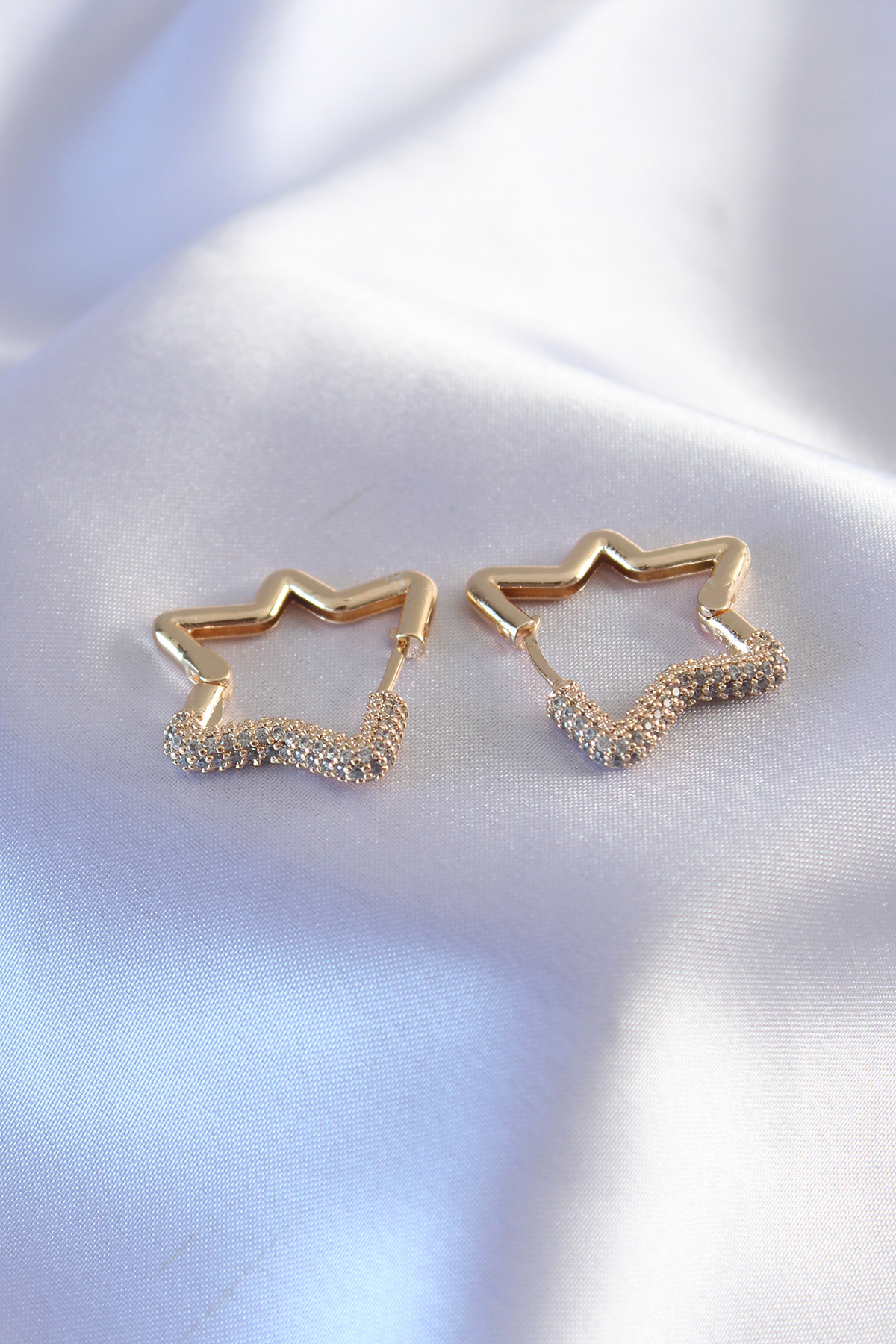 Gold Renk Zirkon Taşlı Yıldız Model Kadın Küpe 5886