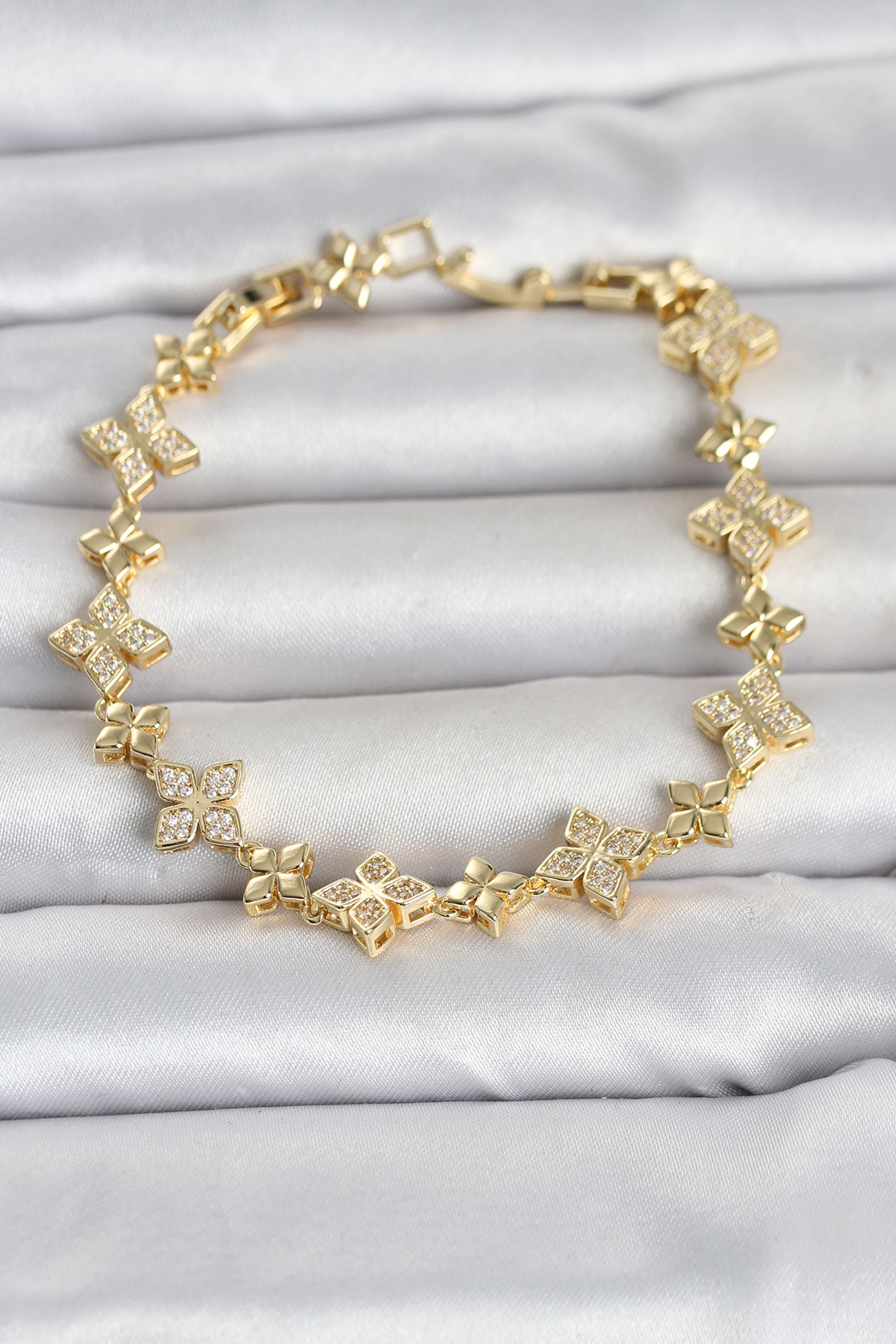 Pirinç Zirkon Taşlı Yonca Model Gold Renk Kadın Bileklik 5886