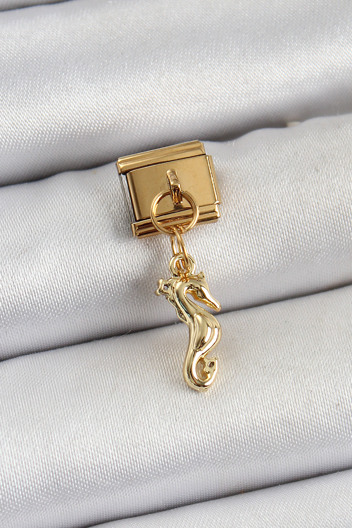 316L Çelik Sallantılı Deniz Atı Model Gold Renk Nomination Charm 5886