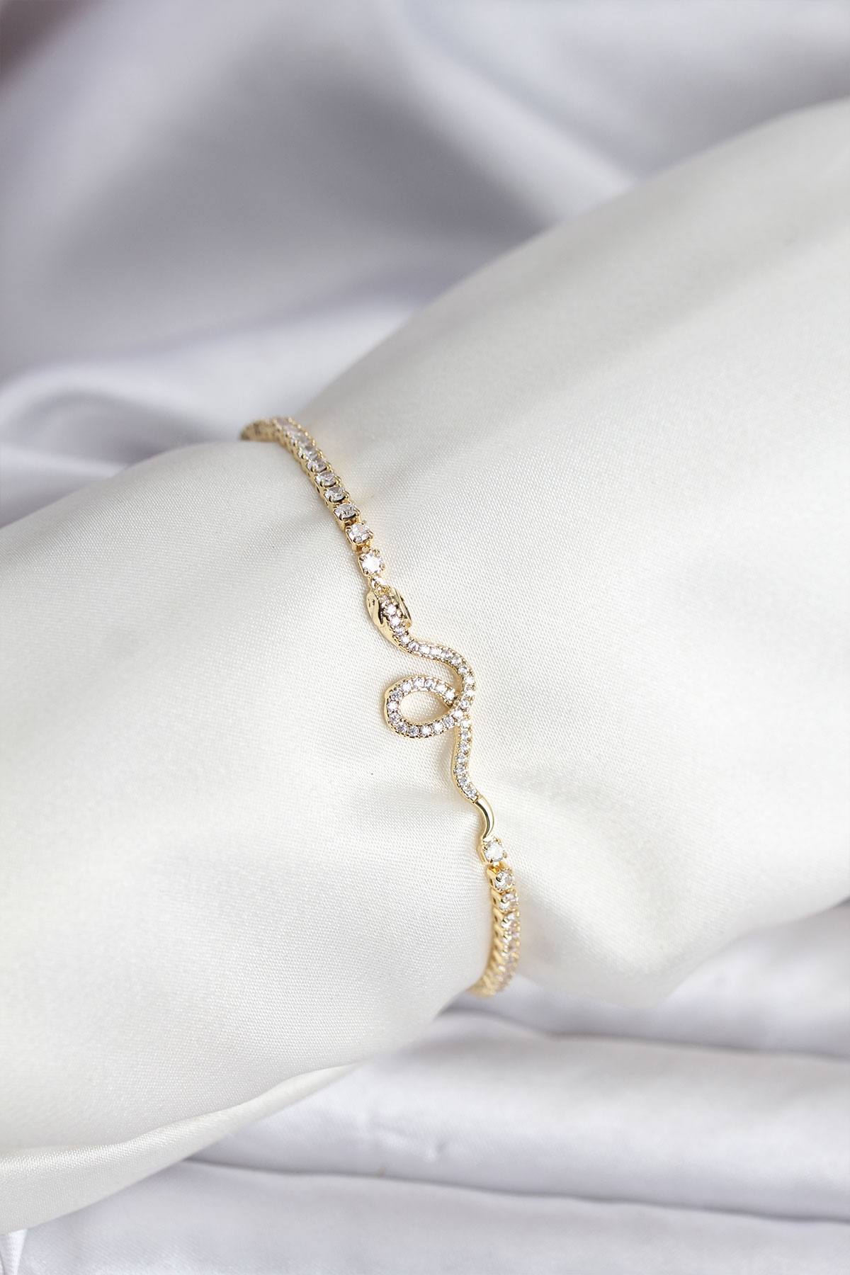 Yılan Model Zirkon Taşlı Gold Renk Pirinç Su Yolu Kadın Bileklik 5886